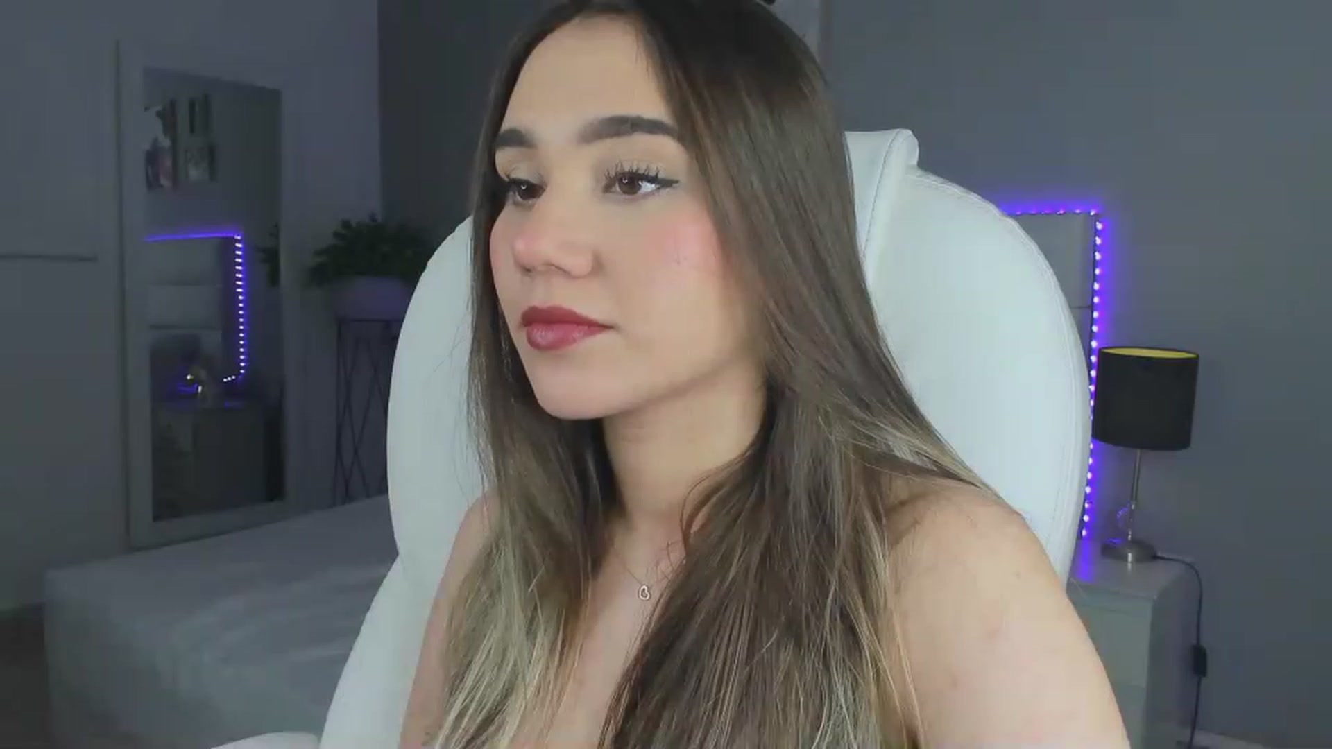 Gallery image thumbnail from Sabrinarey_'s myfreecams stream on, 11/18/2022, 01:31 image 1 of 20