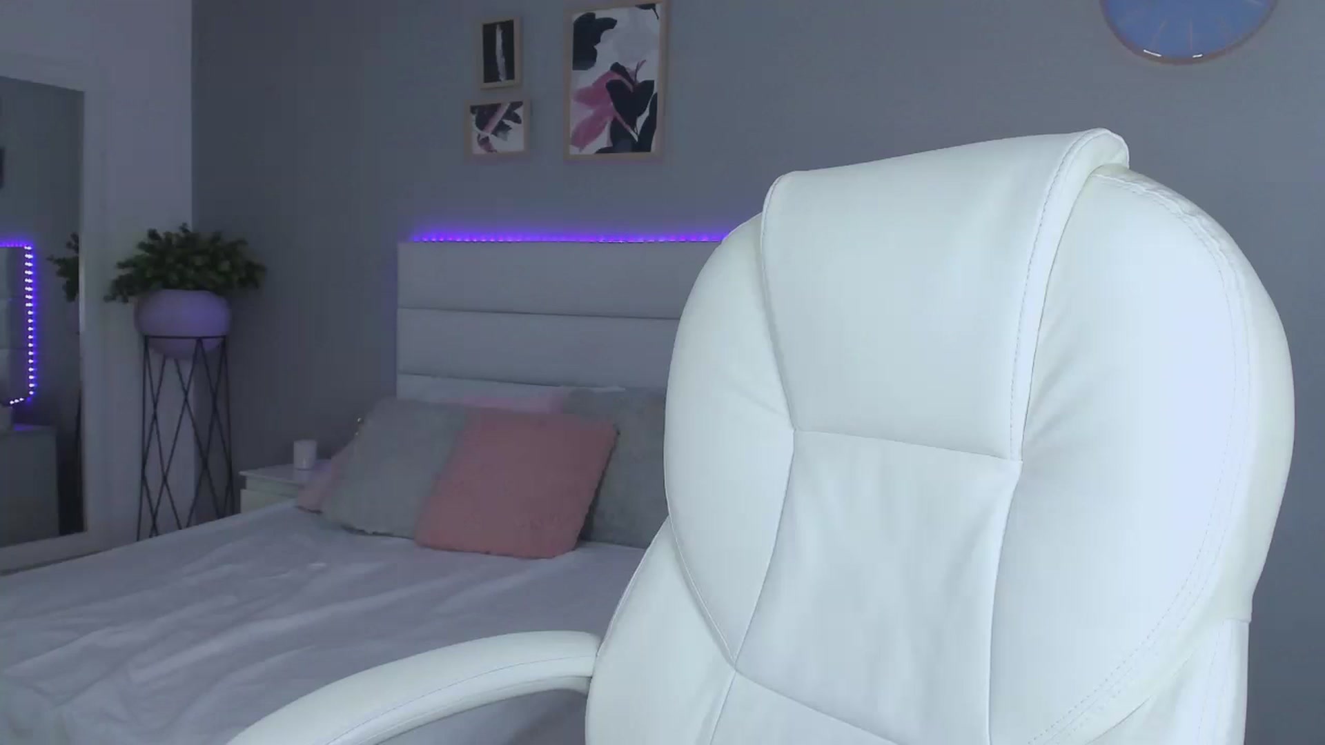 Gallery image thumbnail from Sabrinarey_'s myfreecams stream on, 11/18/2022, 15:47 image 13 of 20