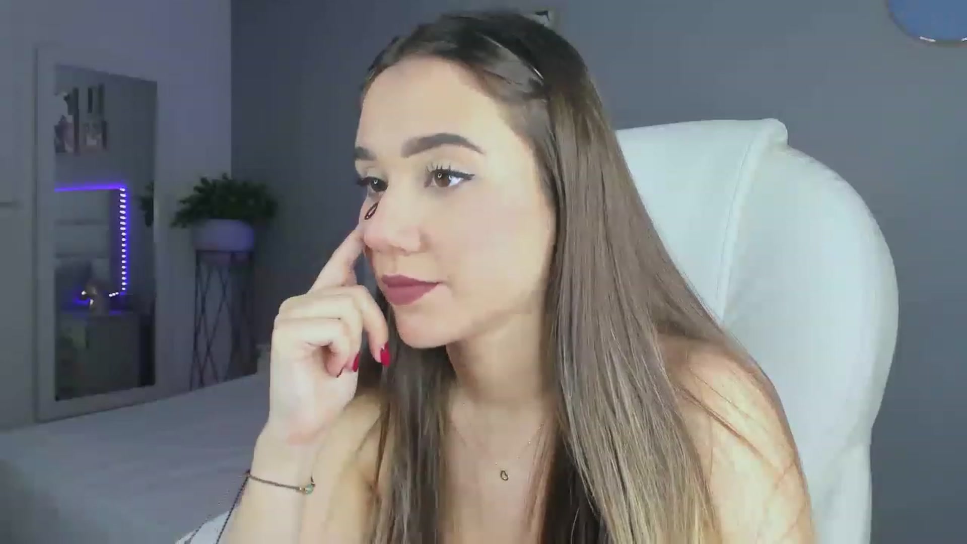 Gallery image thumbnail from Sabrinarey_'s myfreecams stream on, 11/18/2022, 16:31 image 16 of 20