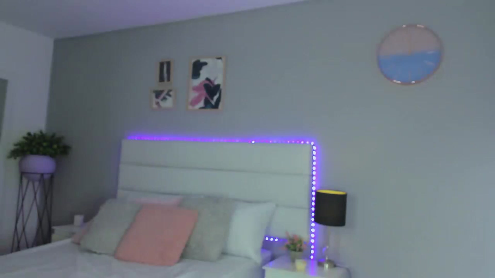 Gallery image thumbnail from Sabrinarey_'s myfreecams stream on, 11/18/2022, 16:31 image 14 of 20