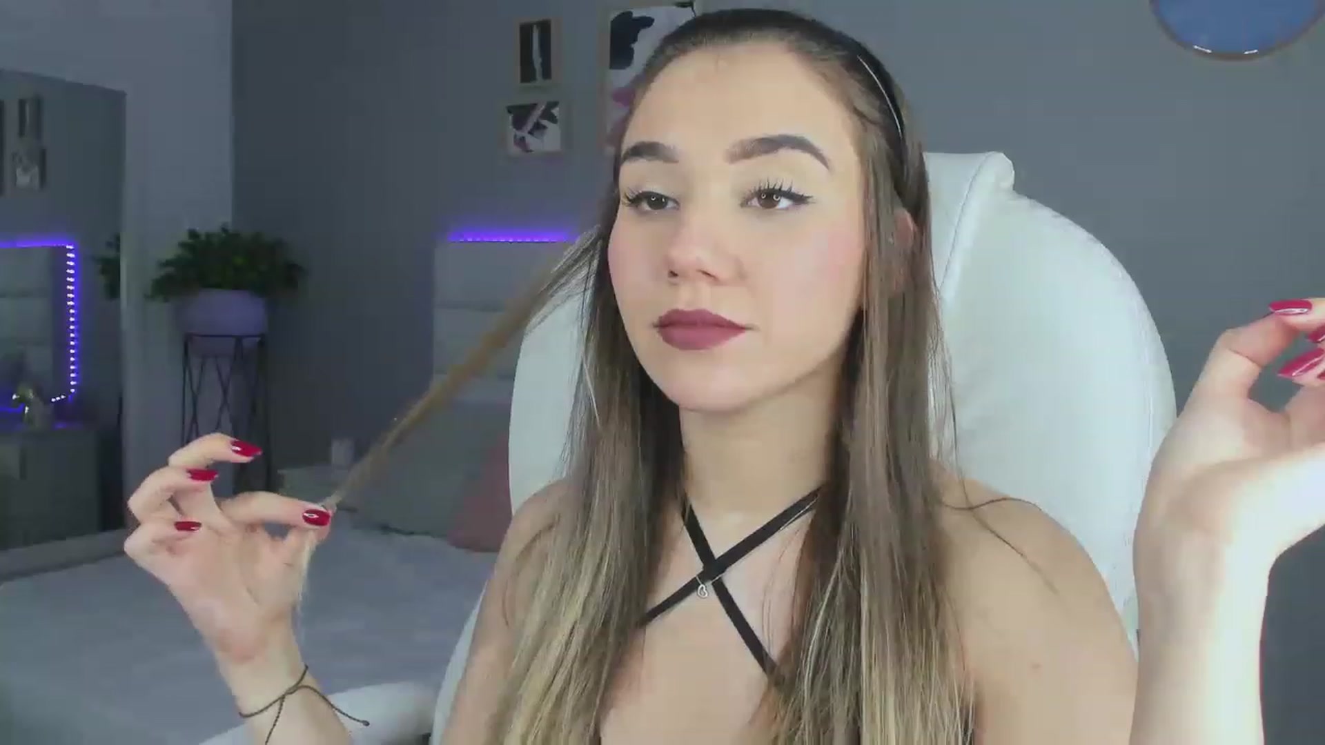Gallery image thumbnail from Sabrinarey_'s myfreecams stream on, 11/18/2022, 17:36 image 17 of 20