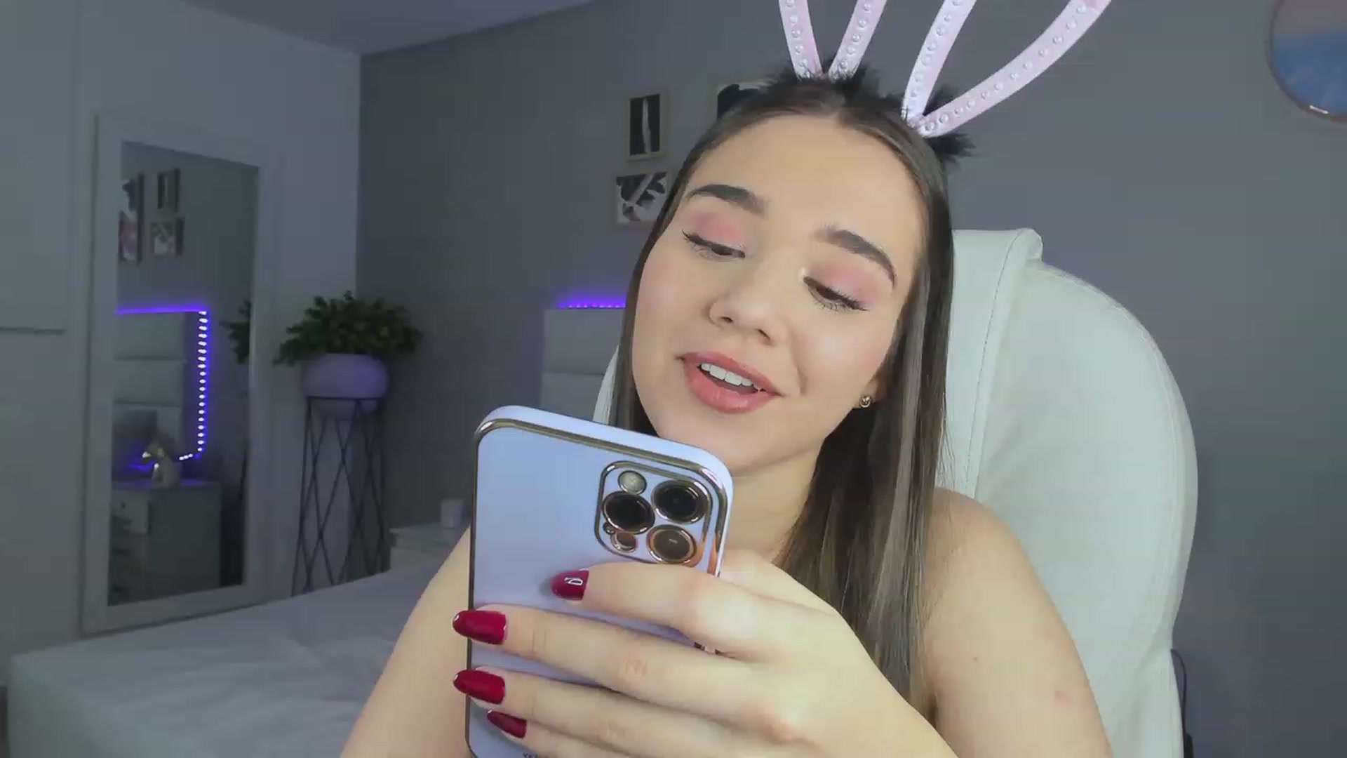 Gallery image thumbnail from Sabrinarey_'s myfreecams stream on, 11/19/2022, 20:59 image 1 of 20
