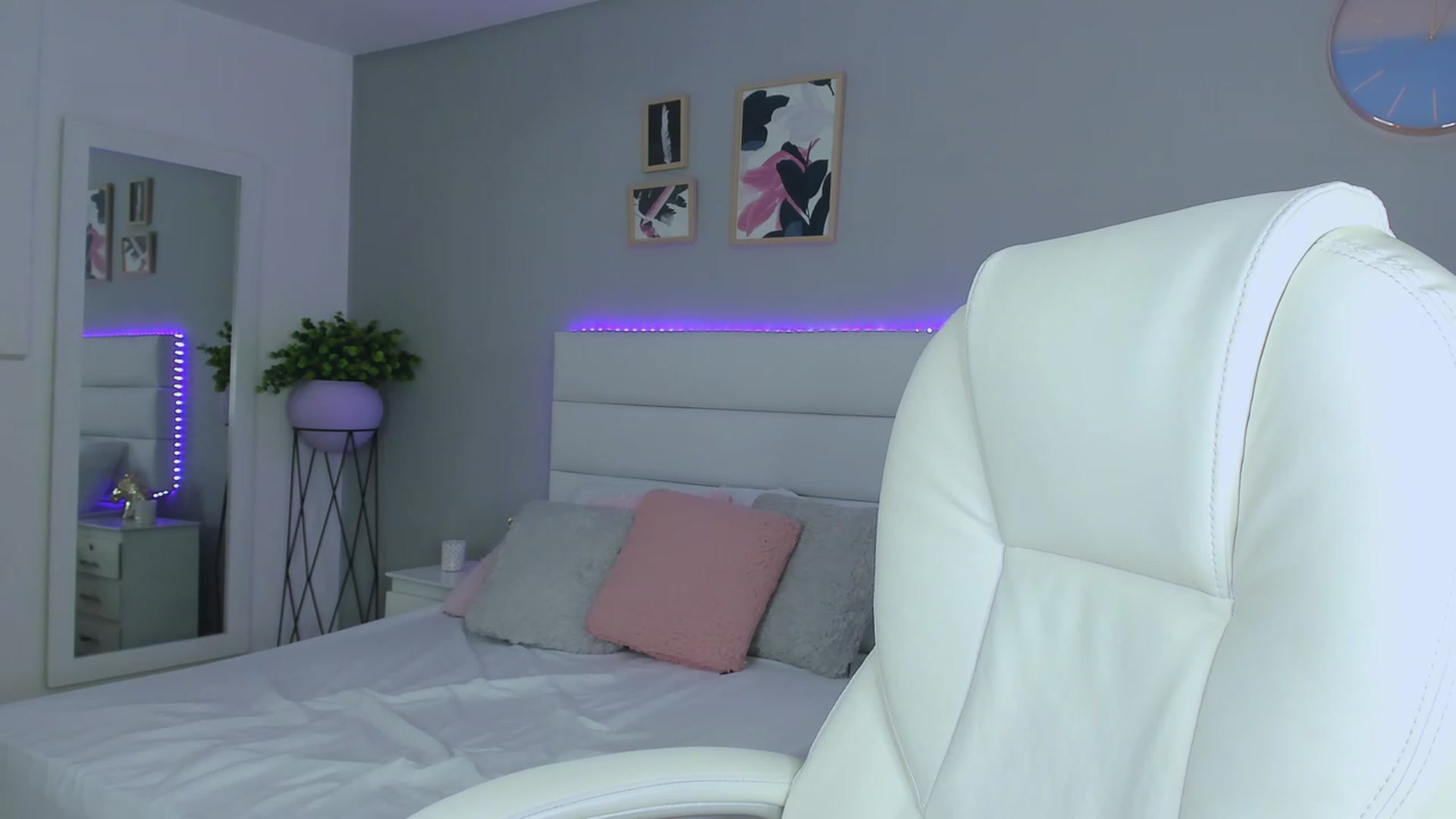 Gallery image thumbnail from Sabrinarey_'s myfreecams stream on, 11/19/2022, 20:59 image 19 of 20