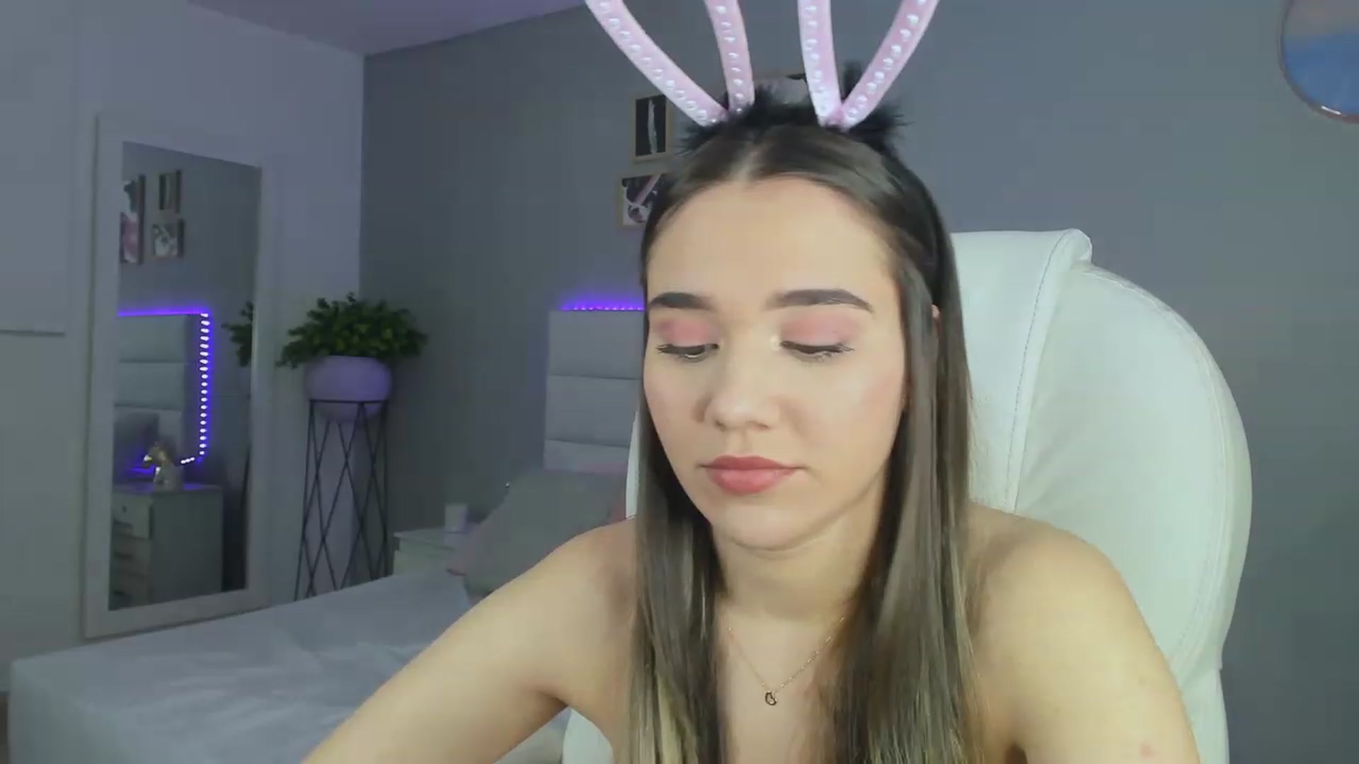 Gallery image thumbnail from Sabrinarey_'s myfreecams stream on, 11/19/2022, 20:59 image 3 of 20