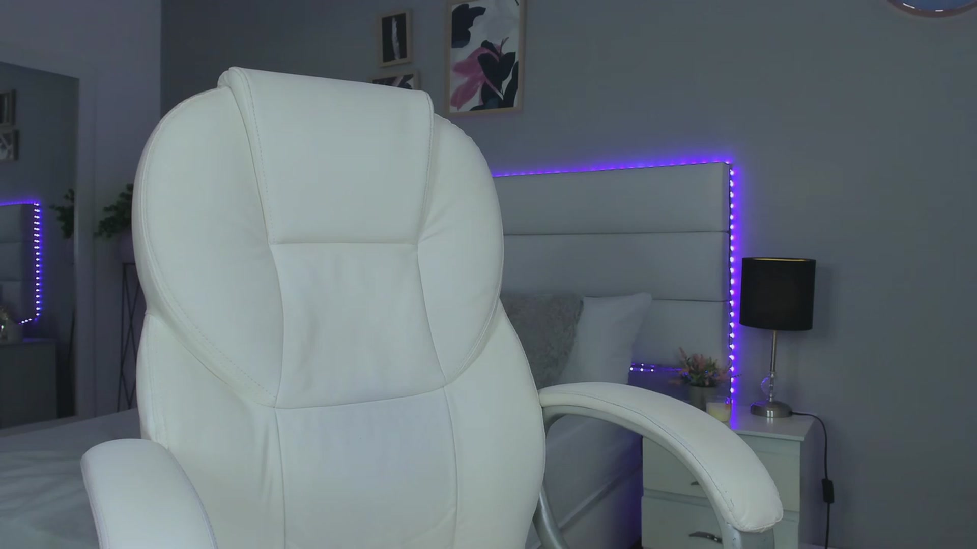Gallery image thumbnail from Sabrinarey_'s myfreecams stream on, 11/19/2022, 22:41 image 5 of 20