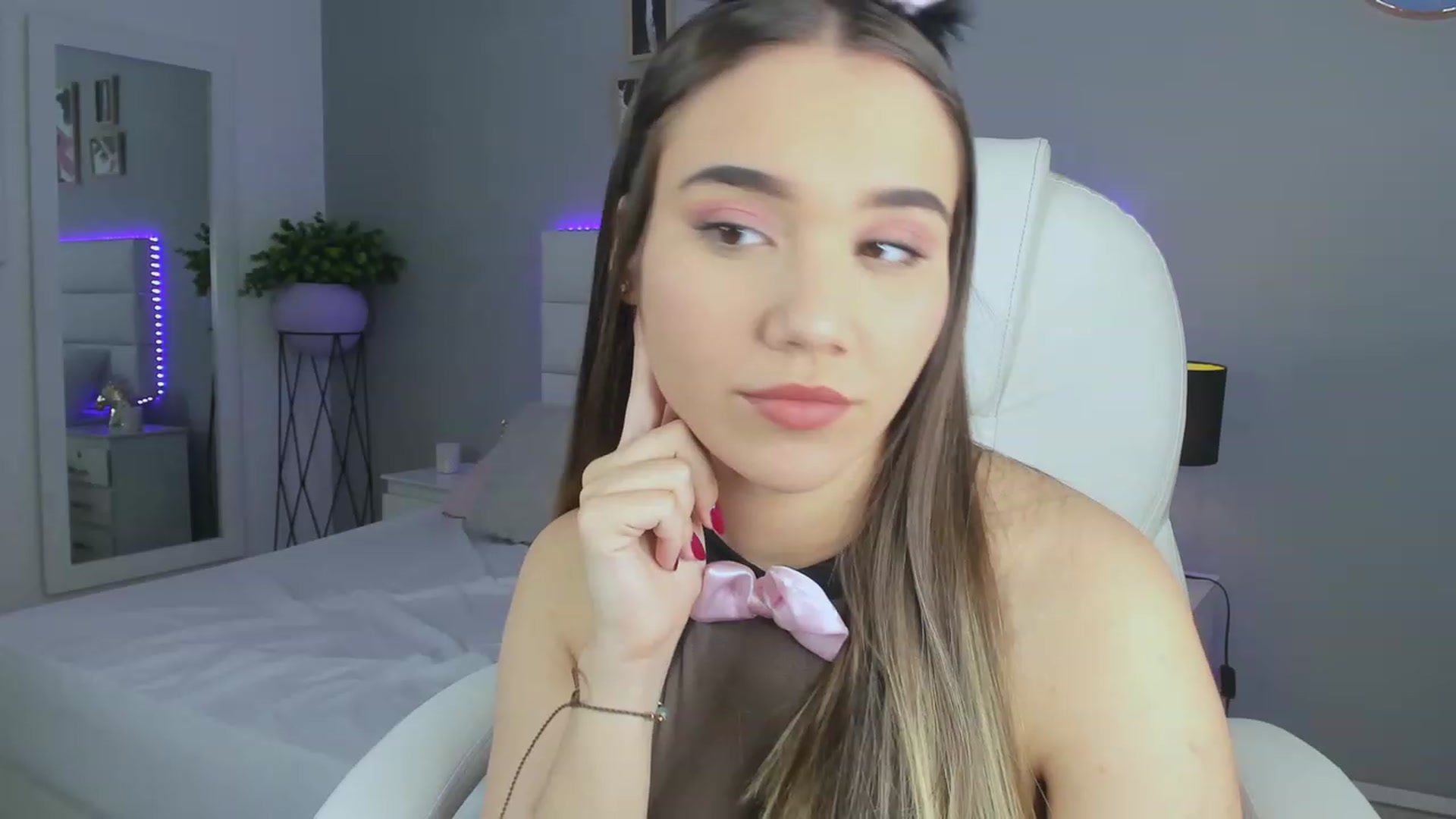 Gallery image thumbnail from Sabrinarey_'s myfreecams stream on, 11/19/2022, 22:41 image 3 of 20