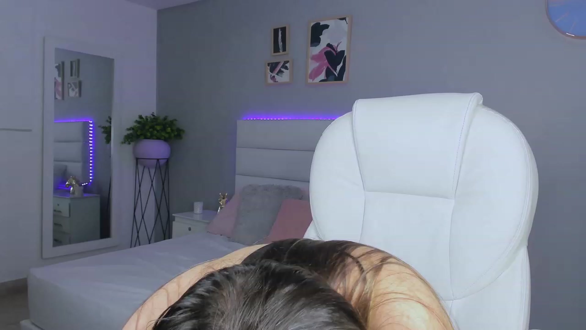 Gallery image thumbnail from Sabrinarey_'s myfreecams stream on, 11/20/2022, 01:36 image 7 of 20