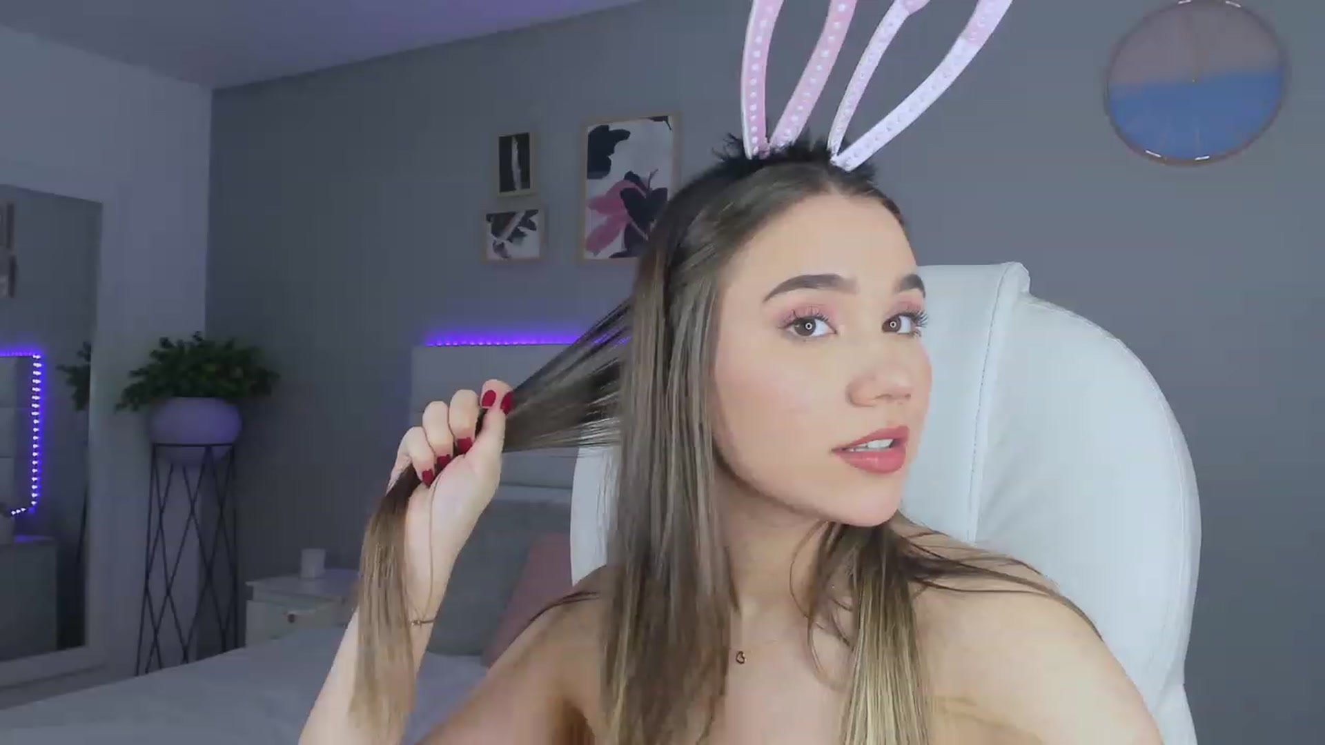 Gallery image thumbnail from Sabrinarey_'s myfreecams stream on, 11/20/2022, 01:36 image 15 of 20