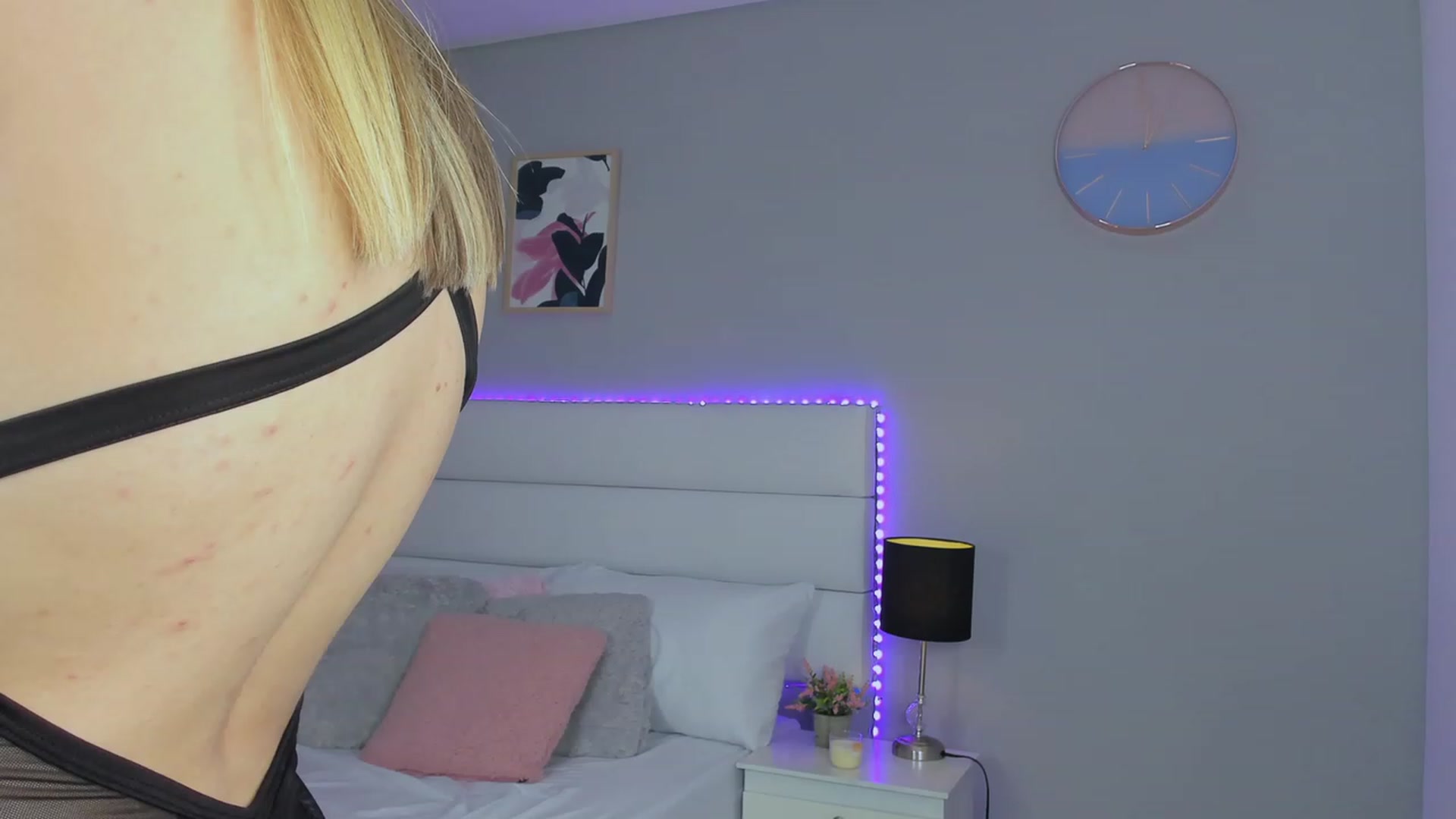 Gallery image thumbnail from Sabrinarey_'s myfreecams stream on, 11/20/2022, 01:36 image 2 of 20