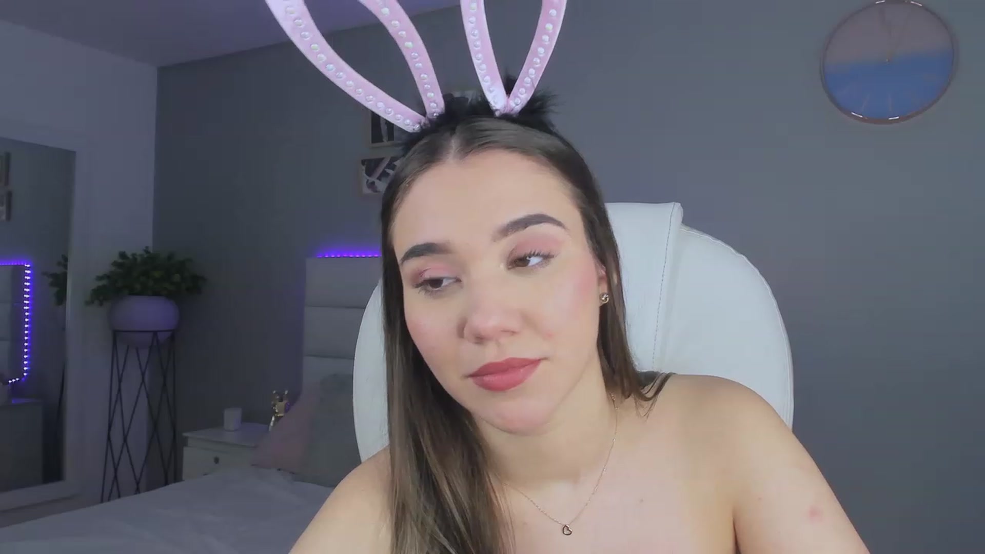Gallery image thumbnail from Sabrinarey_'s myfreecams stream on, 11/20/2022, 01:36 image 13 of 20