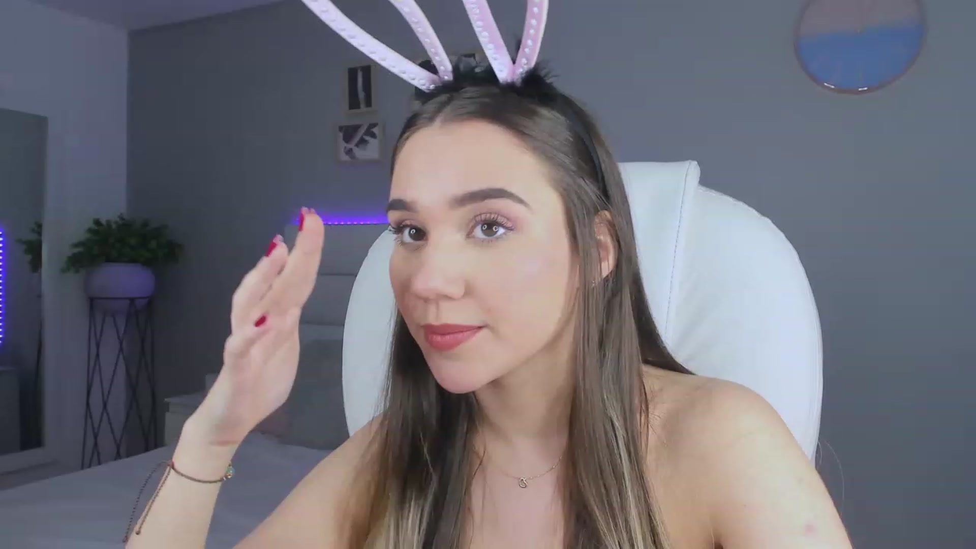 Gallery image thumbnail from Sabrinarey_'s myfreecams stream on, 11/20/2022, 01:36 image 18 of 20