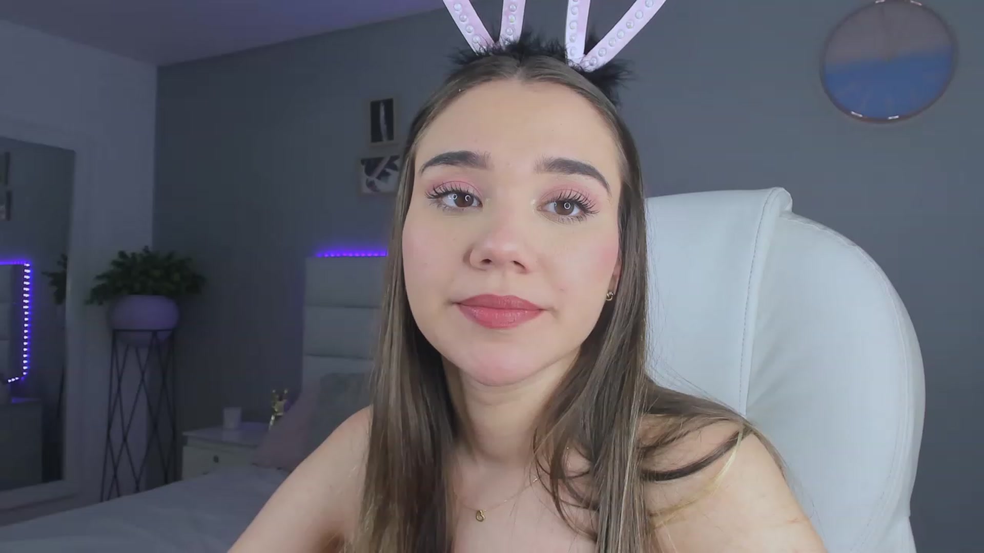 Gallery image thumbnail from Sabrinarey_'s myfreecams stream on, 11/20/2022, 01:36 image 14 of 20