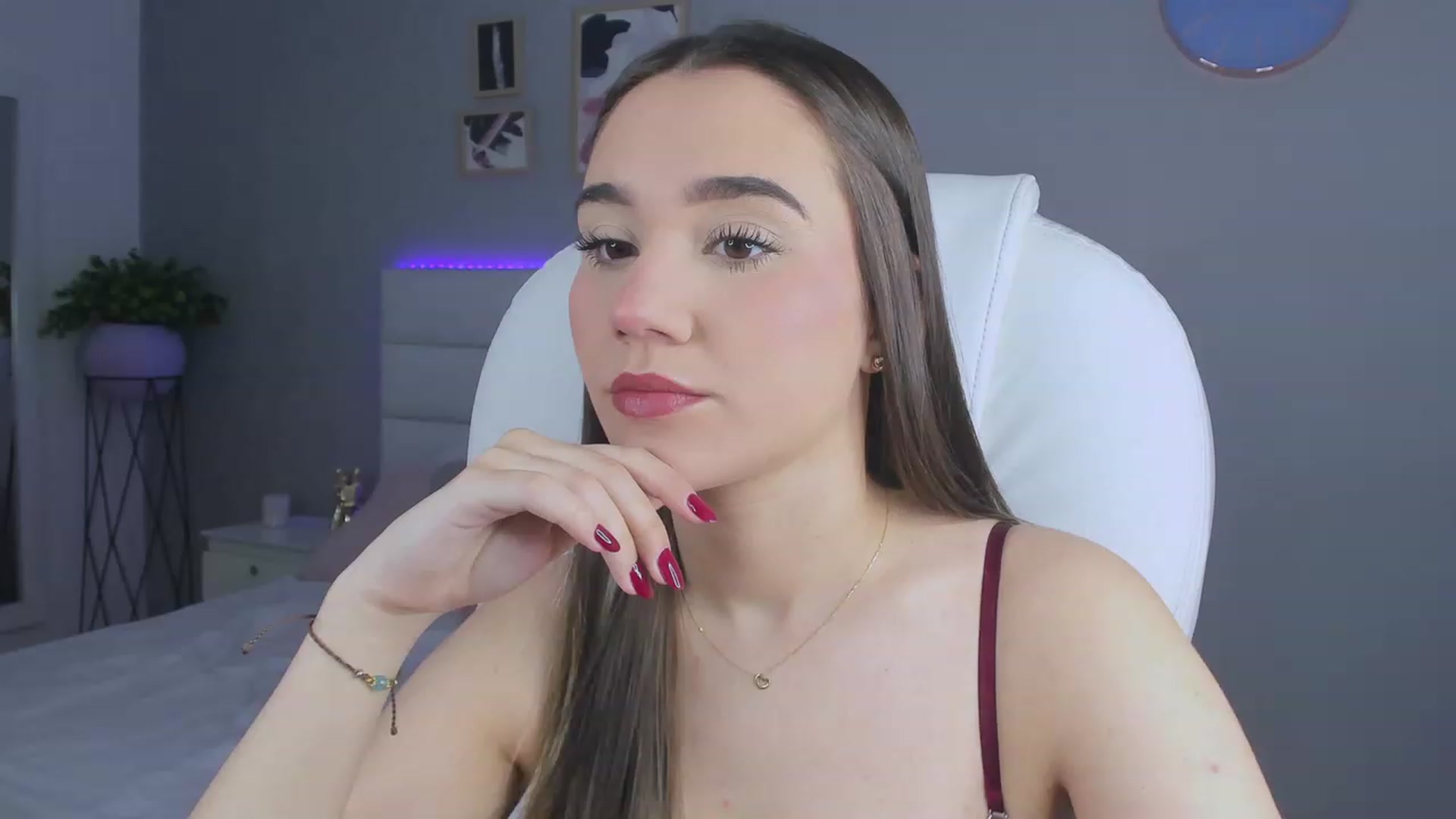 Gallery image thumbnail from Sabrinarey_'s myfreecams stream on, 11/20/2022, 21:32 image 7 of 20
