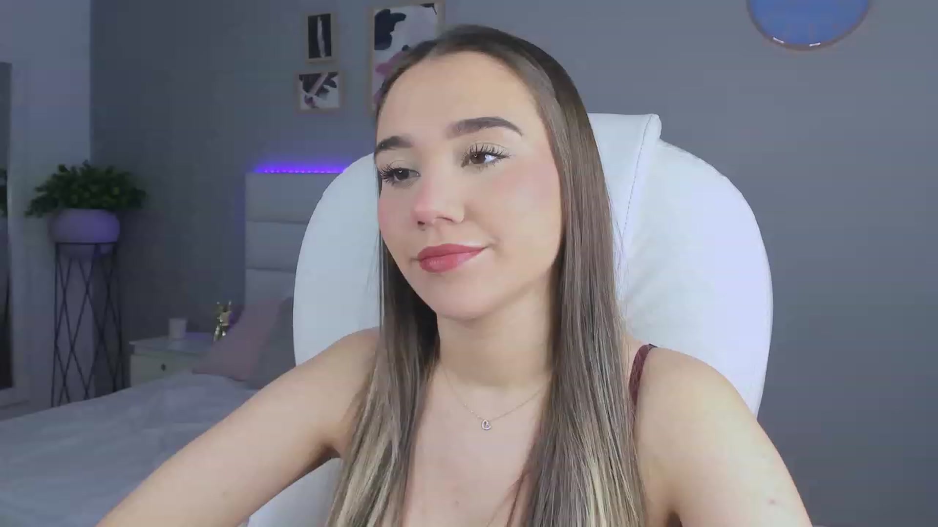 Gallery image thumbnail from Sabrinarey_'s myfreecams stream on, 11/20/2022, 21:32 image 9 of 20