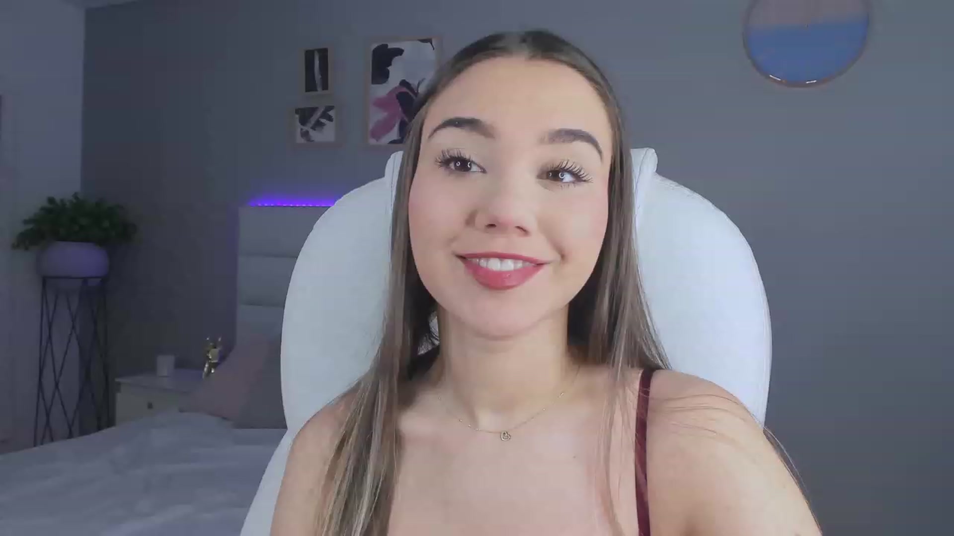 Gallery image thumbnail from Sabrinarey_'s myfreecams stream on, 11/20/2022, 21:32 image 6 of 20