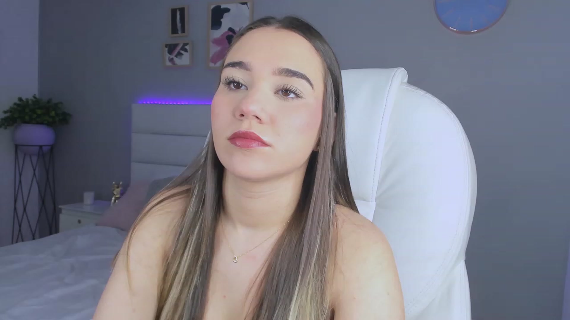 Gallery image thumbnail from Sabrinarey_'s myfreecams stream on, 11/20/2022, 21:32 image 1 of 20