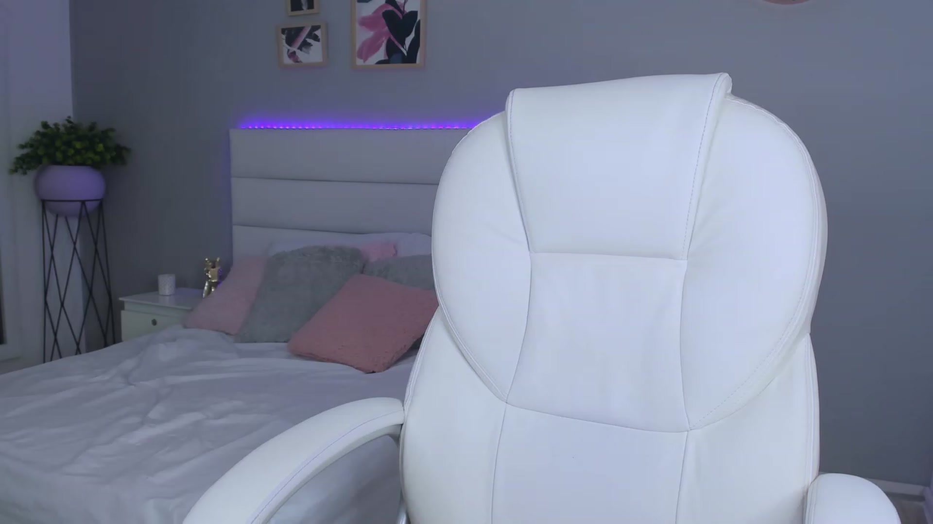 Gallery image thumbnail from Sabrinarey_'s myfreecams stream on, 11/20/2022, 21:32 image 19 of 20