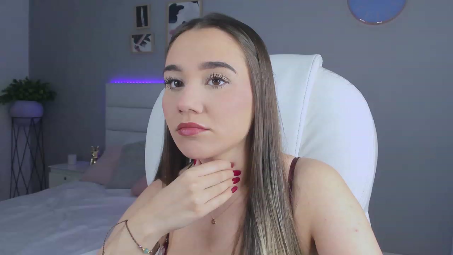 Gallery image thumbnail from Sabrinarey_'s myfreecams stream on, 11/20/2022, 21:32 image 10 of 20
