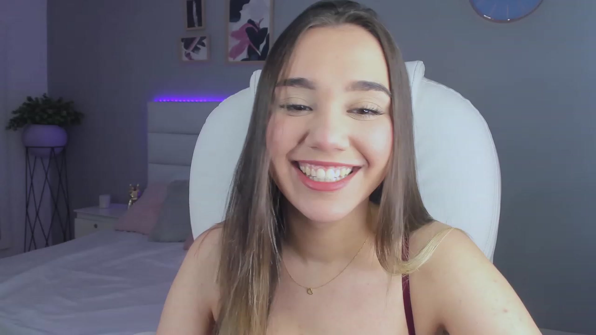 Gallery image thumbnail from Sabrinarey_'s myfreecams stream on, 11/21/2022, 24:34 image 15 of 20