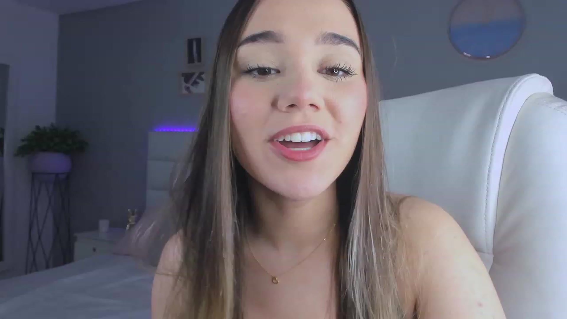 Gallery image thumbnail from Sabrinarey_'s myfreecams stream on, 11/21/2022, 24:34 image 12 of 20