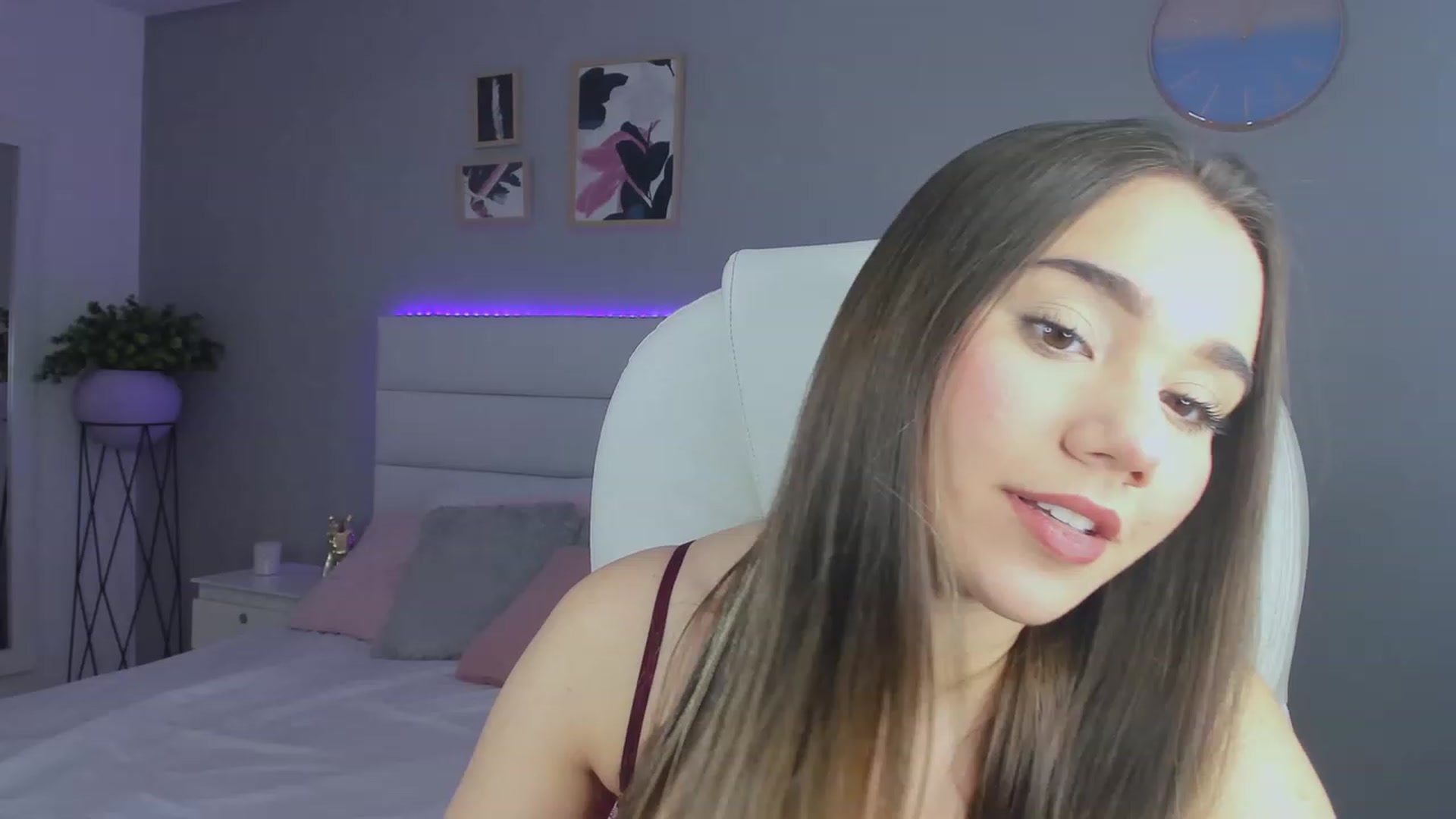 Gallery image thumbnail from Sabrinarey_'s myfreecams stream on, 11/21/2022, 24:34 image 14 of 20