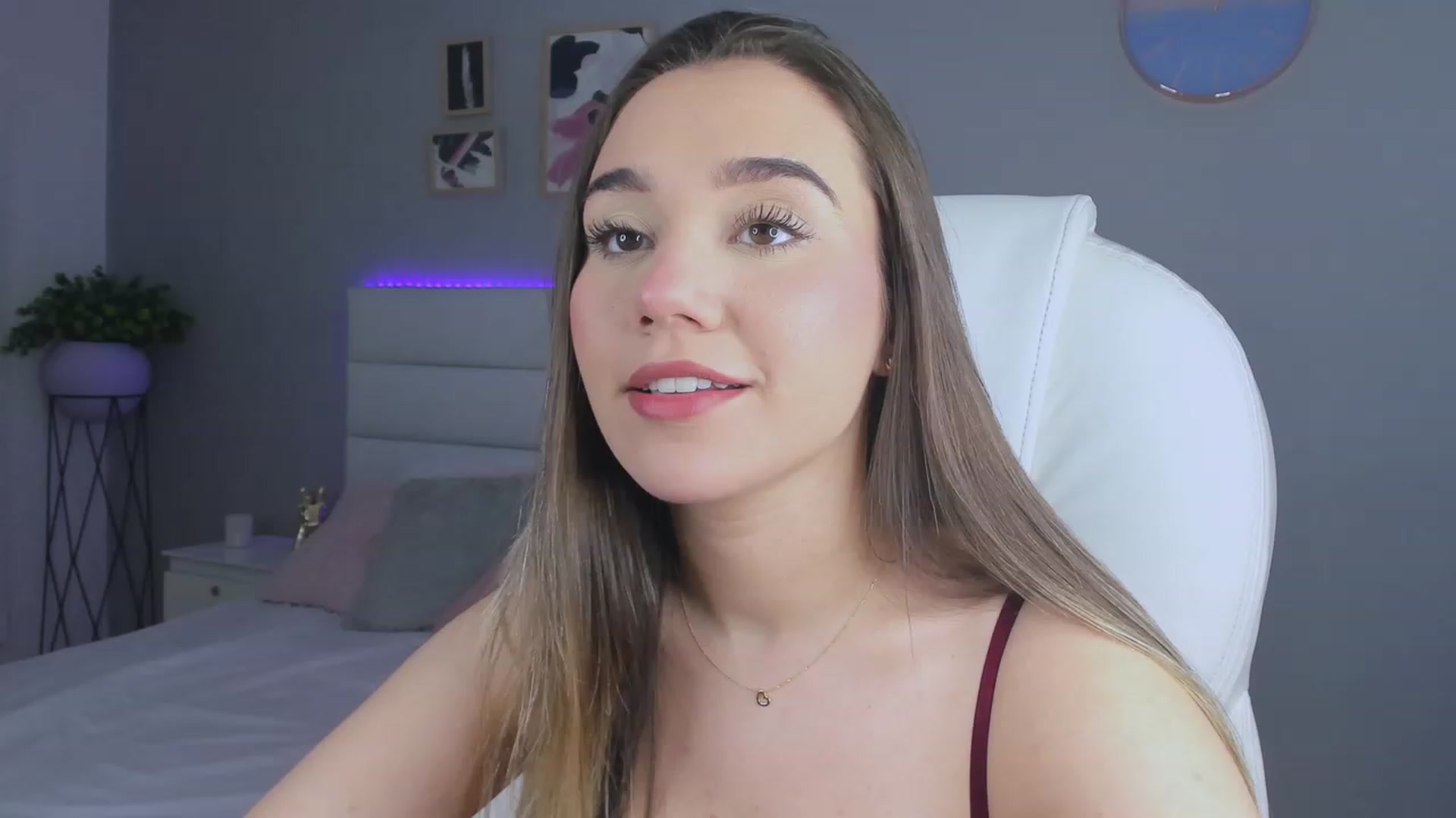 Gallery image thumbnail from Sabrinarey_'s myfreecams stream on, 11/21/2022, 24:34 image 3 of 20