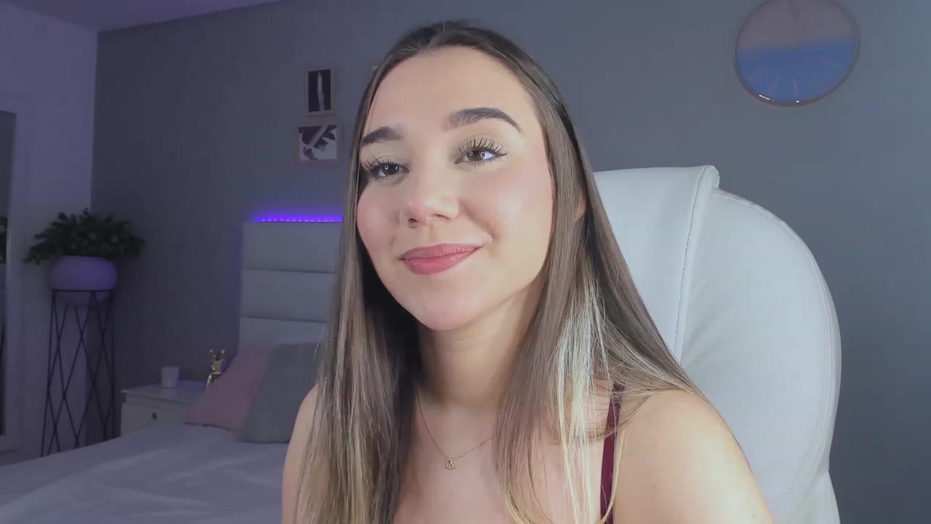 Gallery image thumbnail from Sabrinarey_'s myfreecams stream on, 11/21/2022, 24:34 image 16 of 20