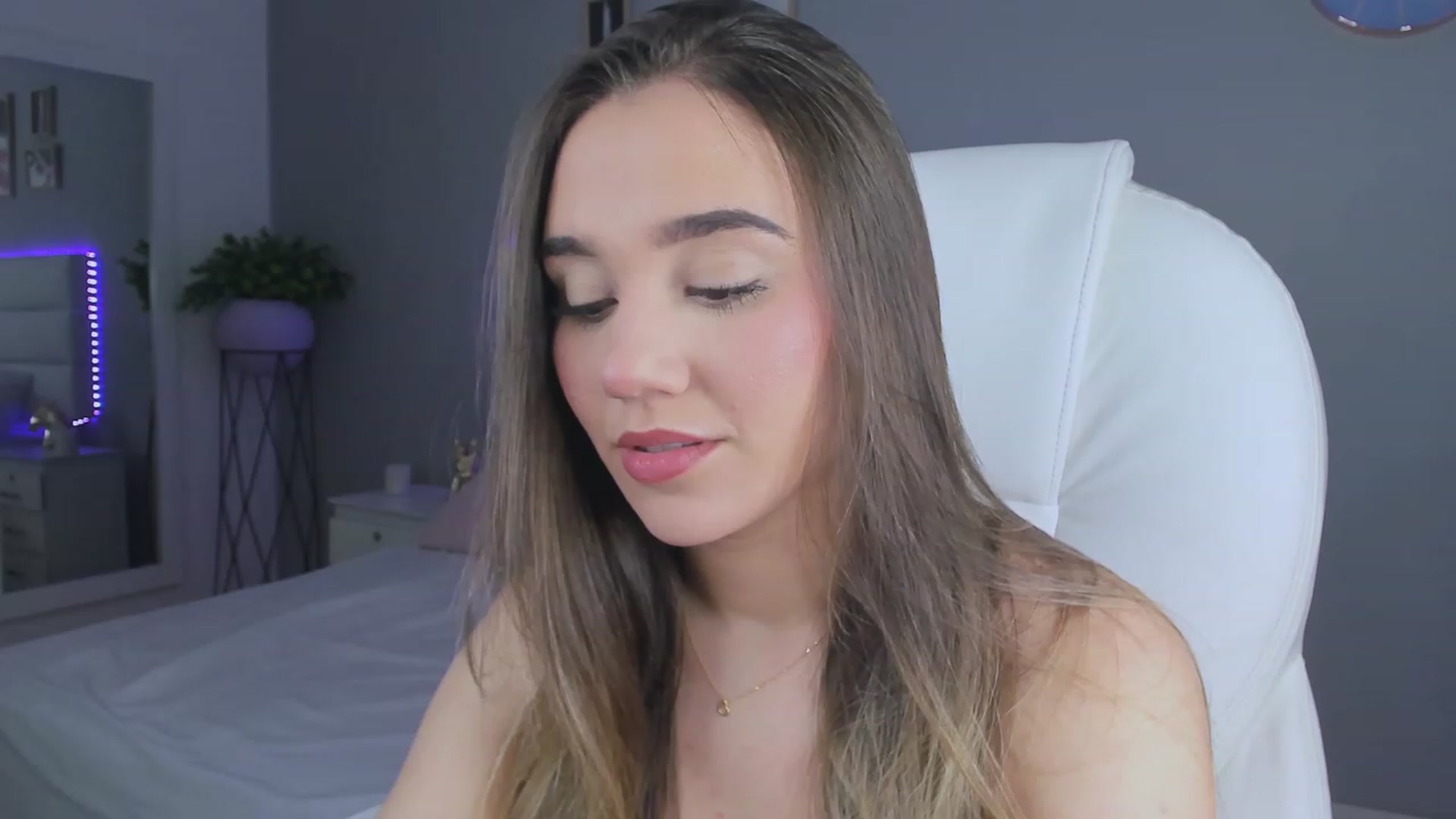 Gallery image thumbnail from Sabrinarey_'s myfreecams stream on, 11/21/2022, 24:34 image 10 of 20