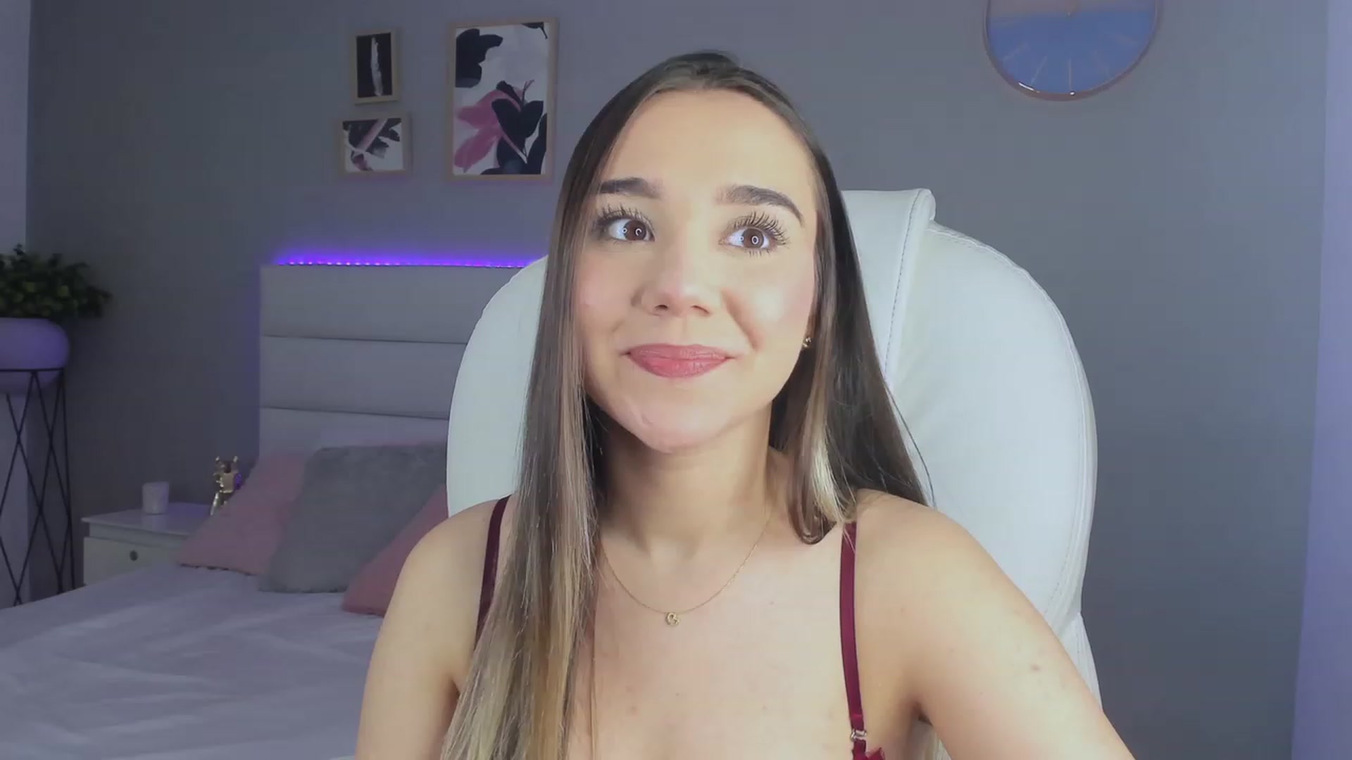 Gallery image thumbnail from Sabrinarey_'s myfreecams stream on, 11/21/2022, 24:34 image 17 of 20