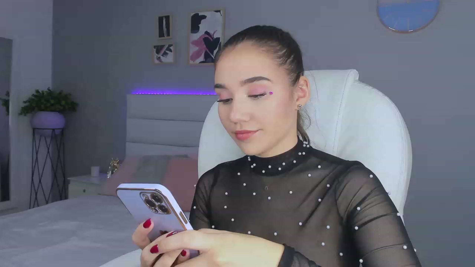 Gallery image thumbnail from Sabrinarey_'s myfreecams stream on, 11/21/2022, 21:43 image 5 of 20