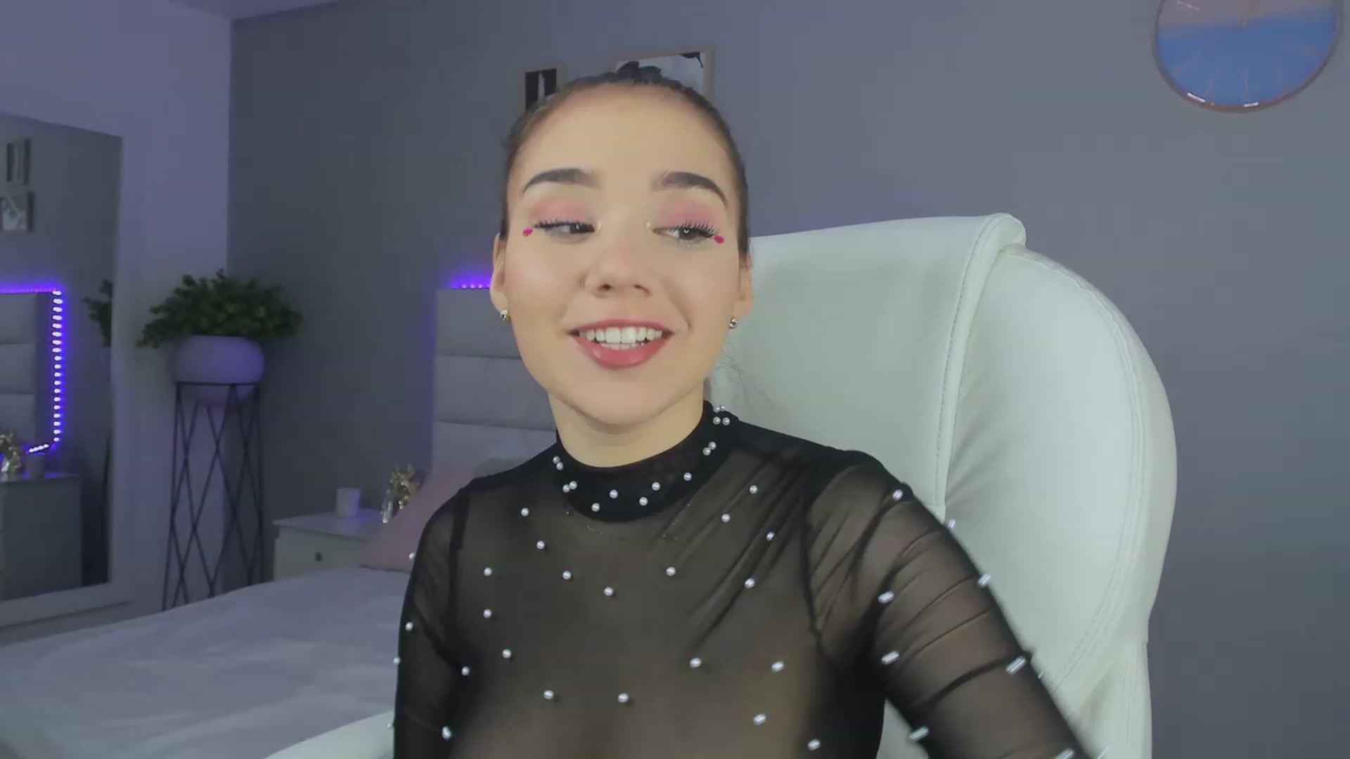 Gallery image thumbnail from Sabrinarey_'s myfreecams stream on, 11/21/2022, 21:43 image 1 of 20