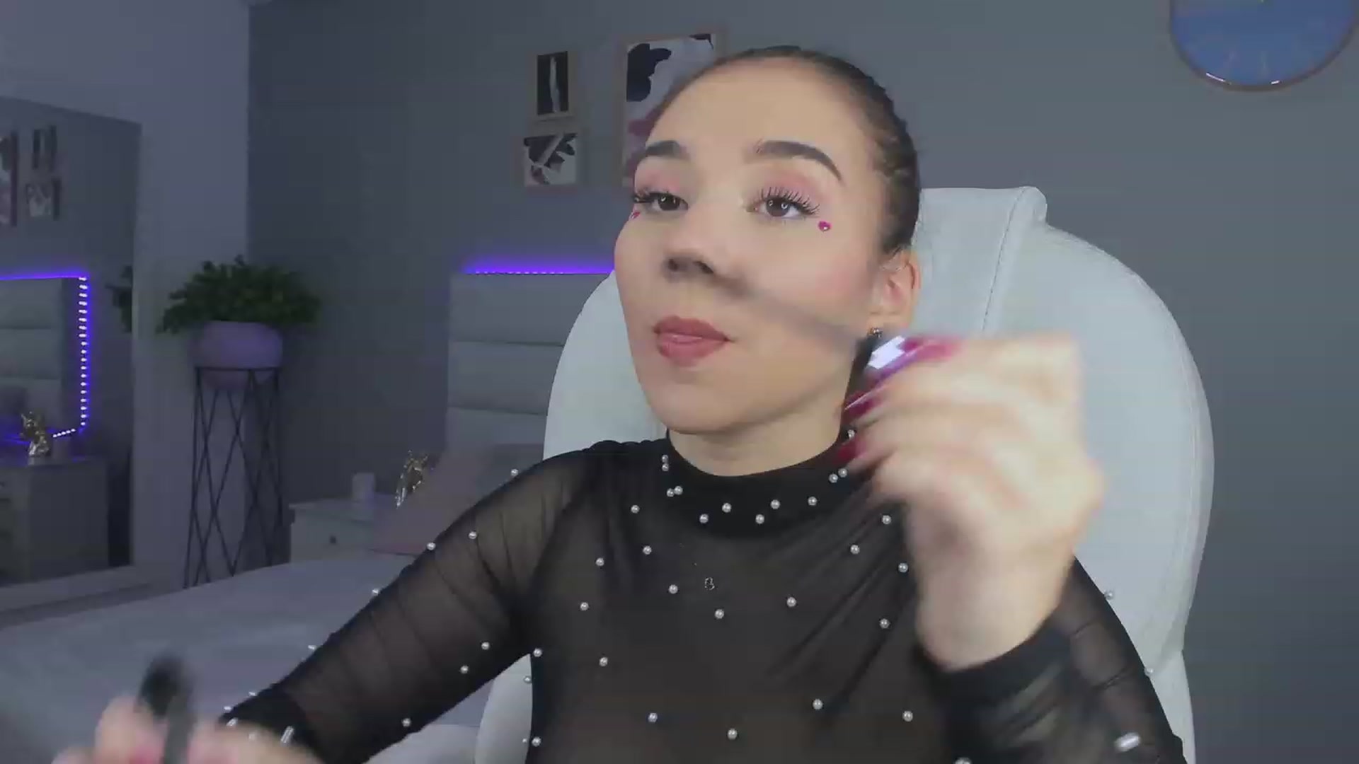 Gallery image thumbnail from Sabrinarey_'s myfreecams stream on, 11/21/2022, 21:43 image 8 of 20