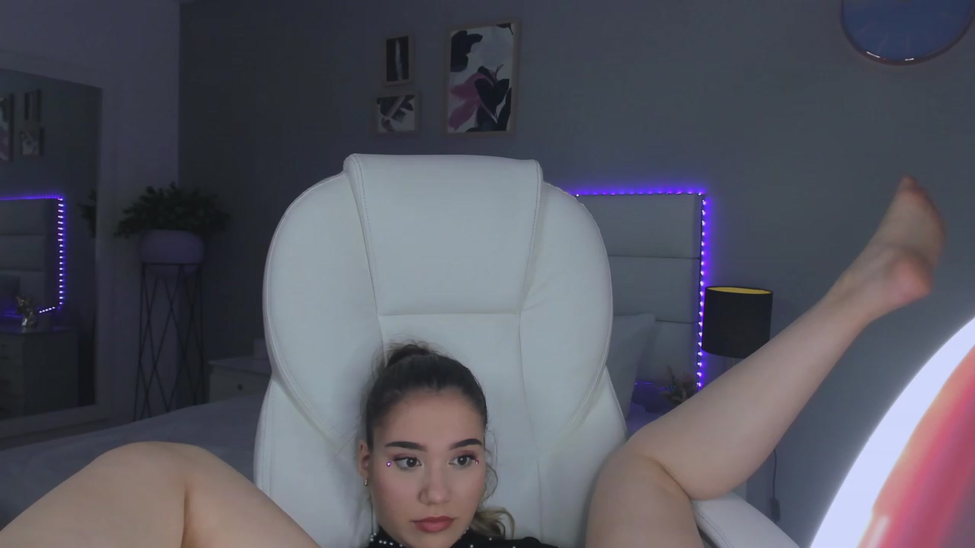 Gallery image thumbnail from Sabrinarey_'s myfreecams stream on, 11/21/2022, 21:43 image 6 of 20