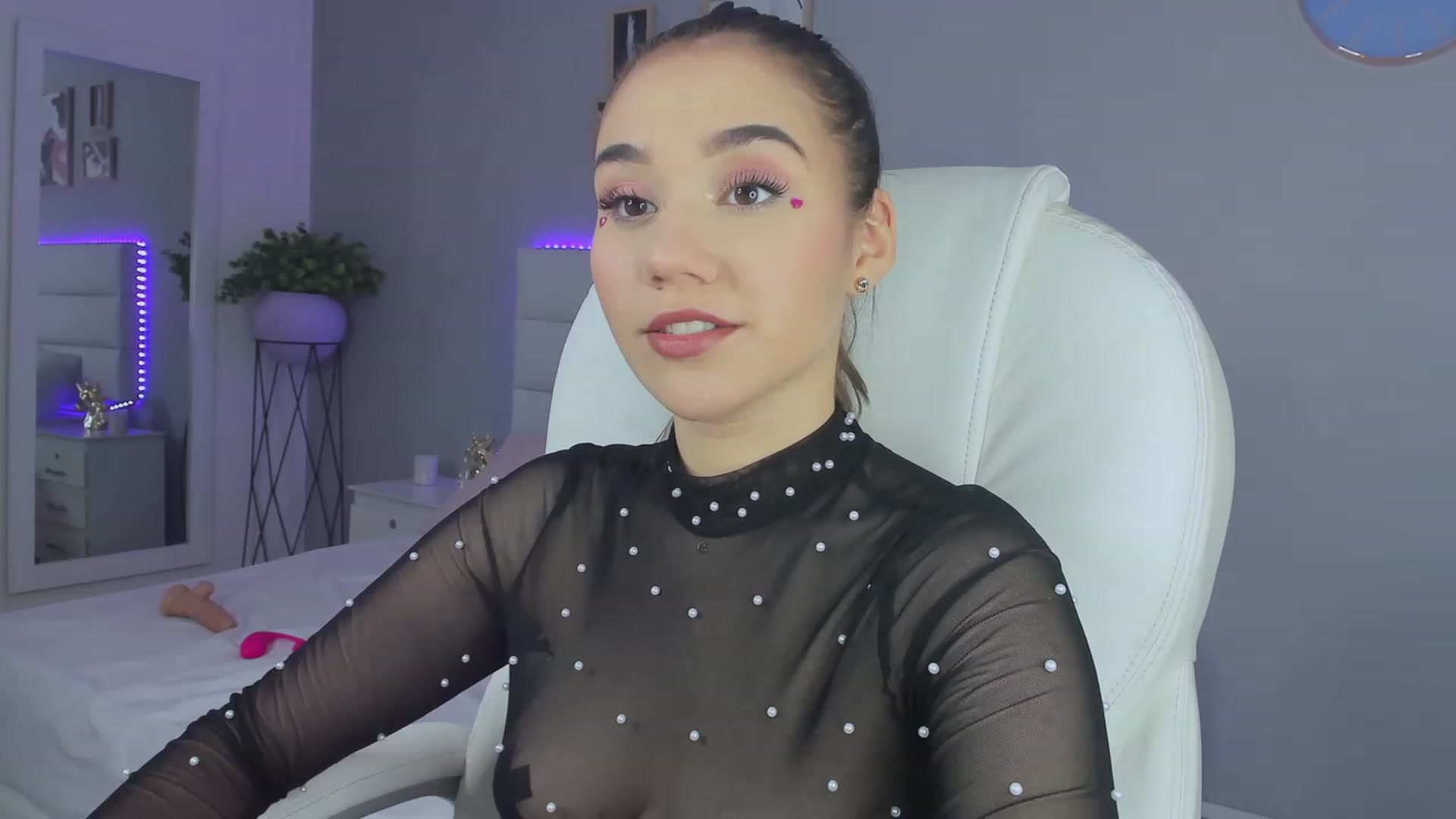 Gallery image thumbnail from Sabrinarey_'s myfreecams stream on, 11/22/2022, 24:43 image 4 of 20