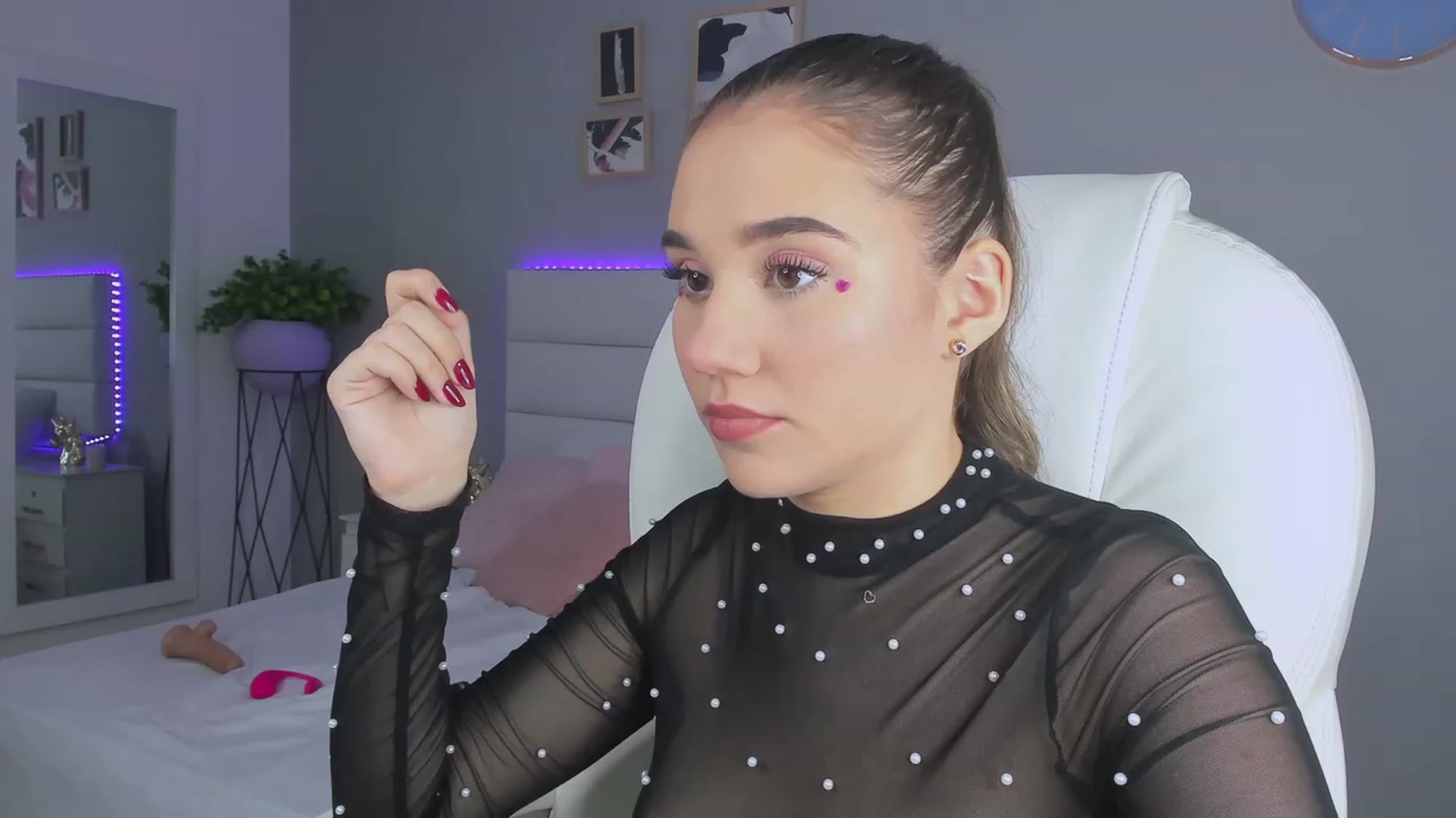 Gallery image thumbnail from Sabrinarey_'s myfreecams stream on, 11/22/2022, 01:05 image 6 of 20