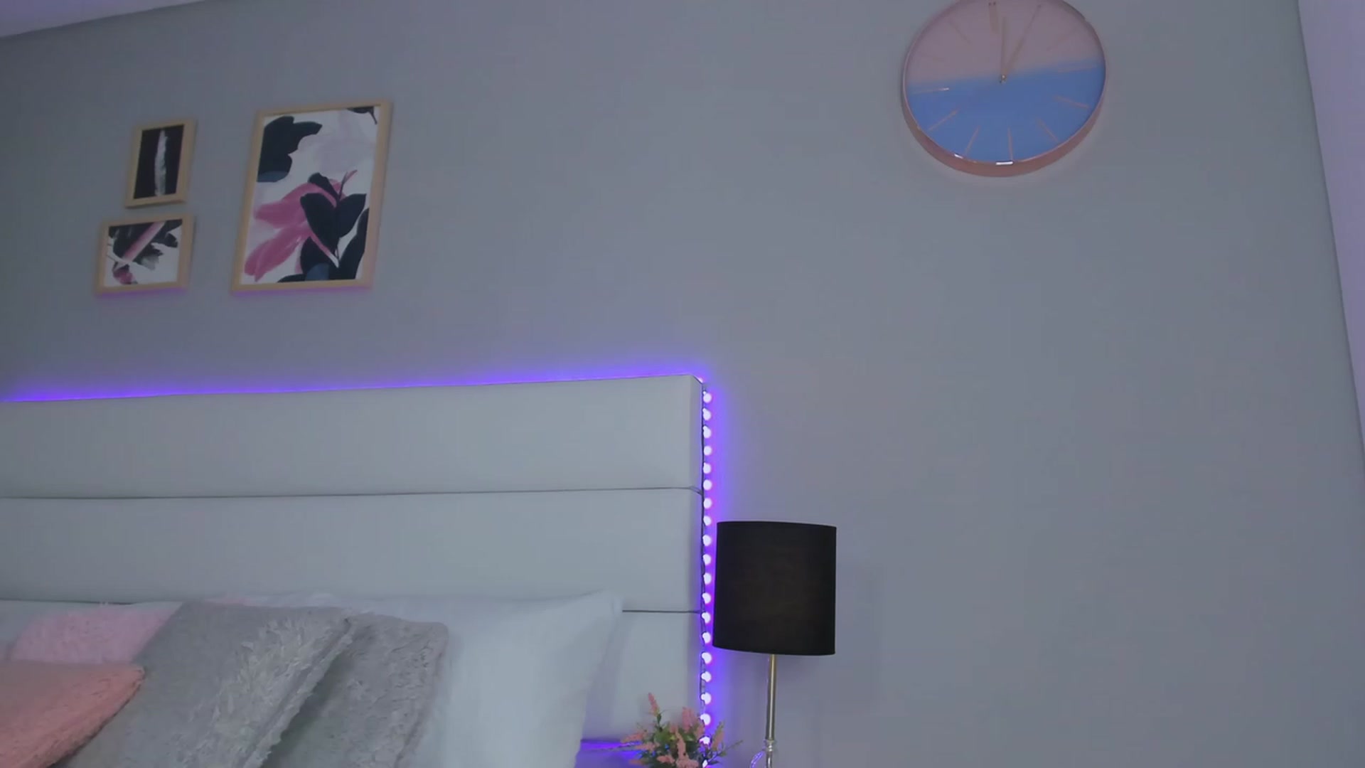 Gallery image thumbnail from Sabrinarey_'s myfreecams stream on, 11/22/2022, 01:05 image 12 of 20