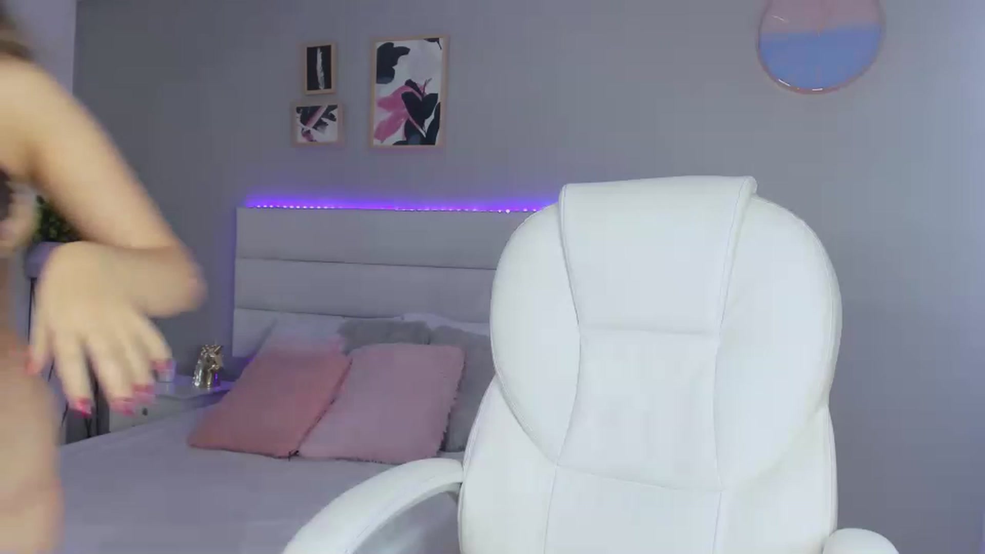 Gallery image thumbnail from Sabrinarey_'s myfreecams stream on, 11/22/2022, 22:28 image 9 of 20
