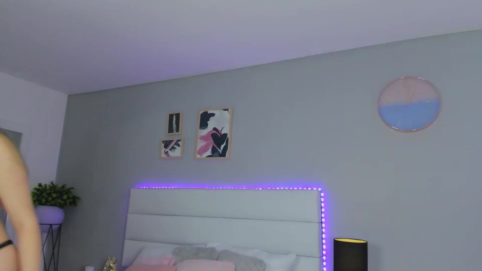 Gallery image thumbnail from Sabrinarey_'s myfreecams stream on, 11/22/2022, 22:28 image 16 of 20