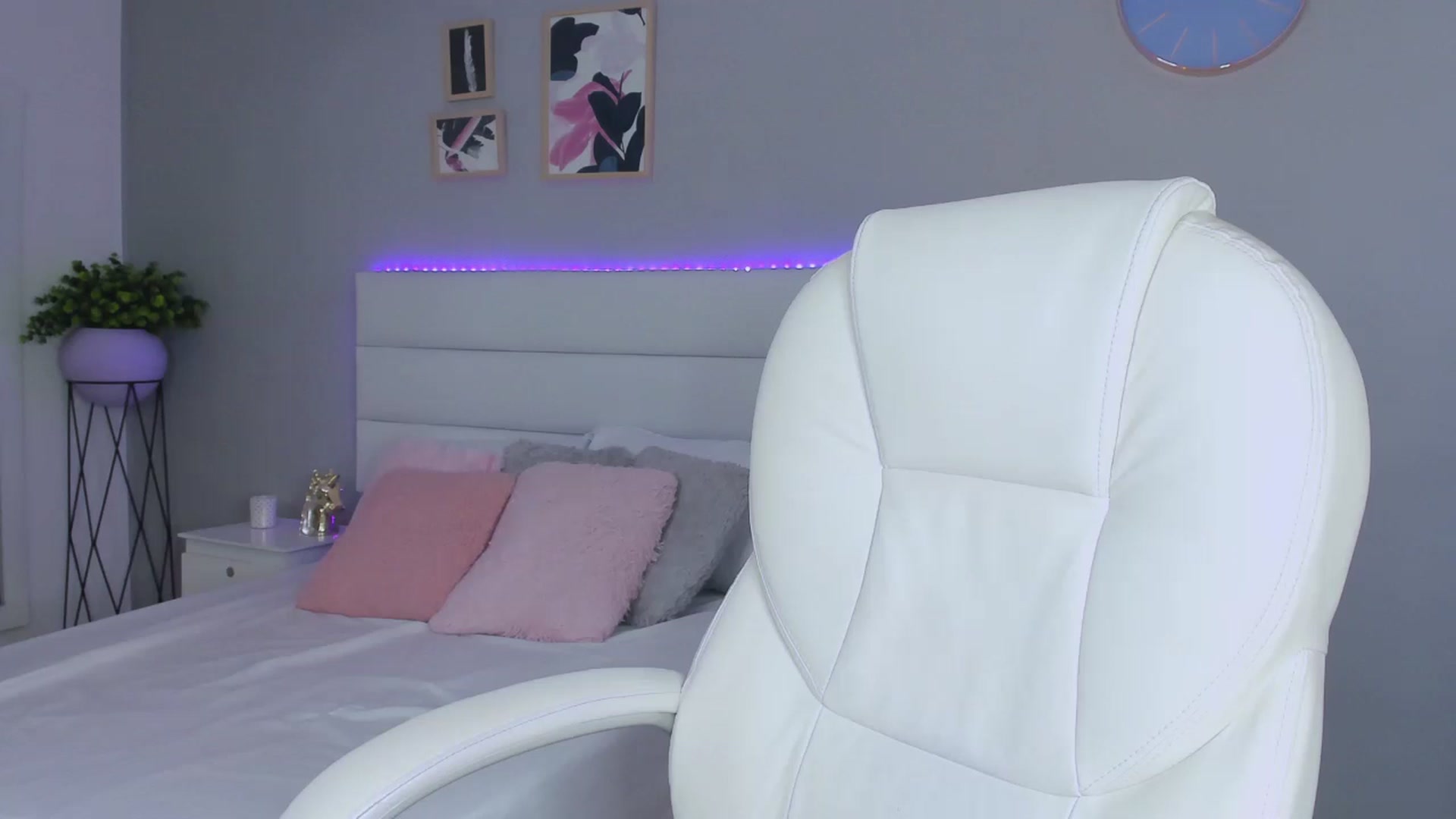 Gallery image thumbnail from Sabrinarey_'s myfreecams stream on, 11/23/2022, 24:07 image 2 of 20