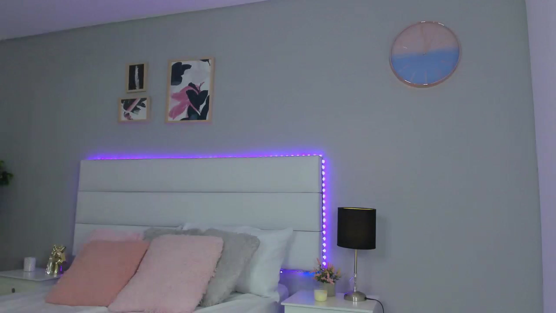 Gallery image thumbnail from Sabrinarey_'s myfreecams stream on, 11/23/2022, 01:14 image 5 of 20