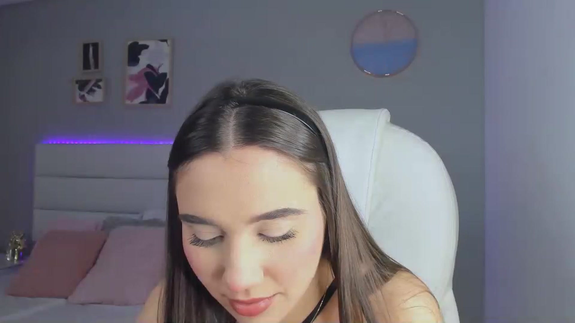 Gallery image thumbnail from Sabrinarey_'s myfreecams stream on, 11/23/2022, 01:14 image 16 of 20