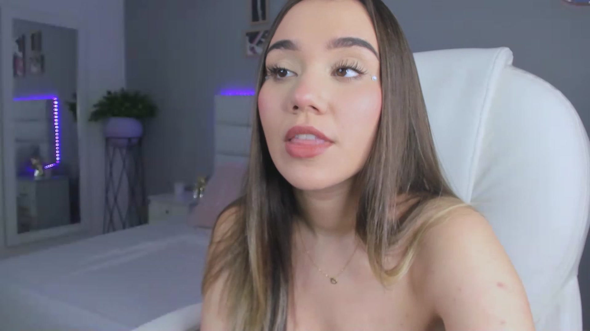 Gallery image thumbnail from Sabrinarey_'s myfreecams stream on, 11/23/2022, 21:24 image 9 of 20