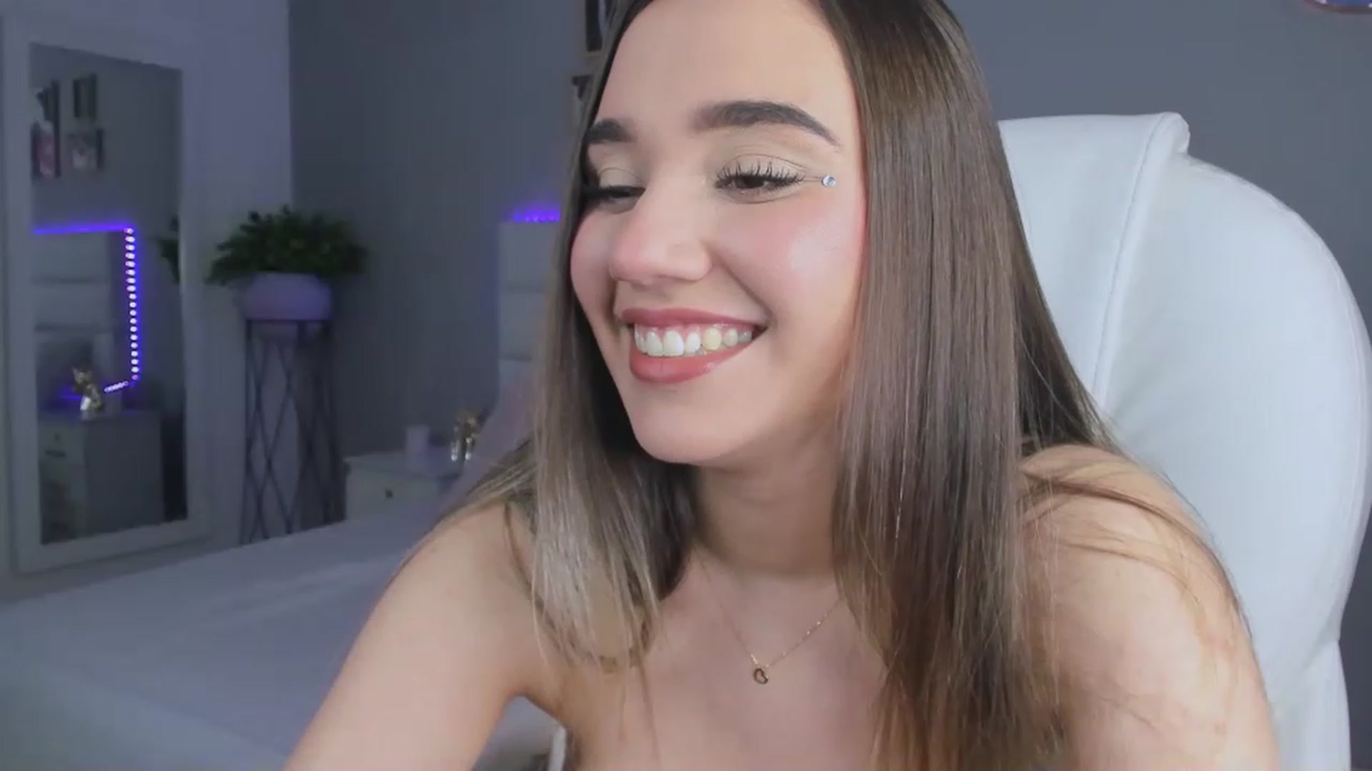 Gallery image thumbnail from Sabrinarey_'s myfreecams stream on, 11/23/2022, 21:24 image 8 of 20