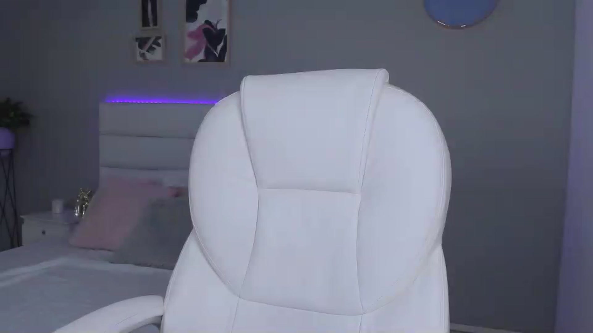 Gallery image thumbnail from Sabrinarey_'s myfreecams stream on, 11/23/2022, 22:33 image 2 of 20
