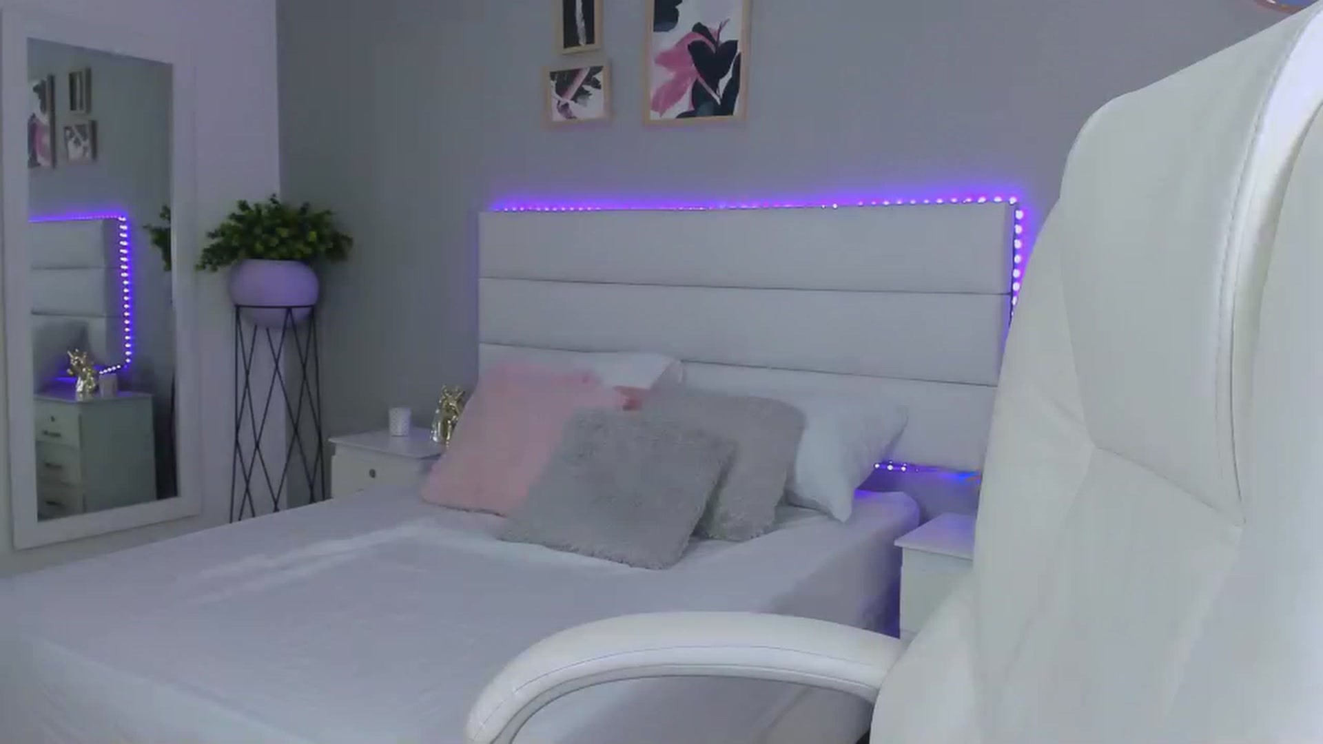 Gallery image thumbnail from Sabrinarey_'s myfreecams stream on, 11/23/2022, 22:33 image 12 of 20