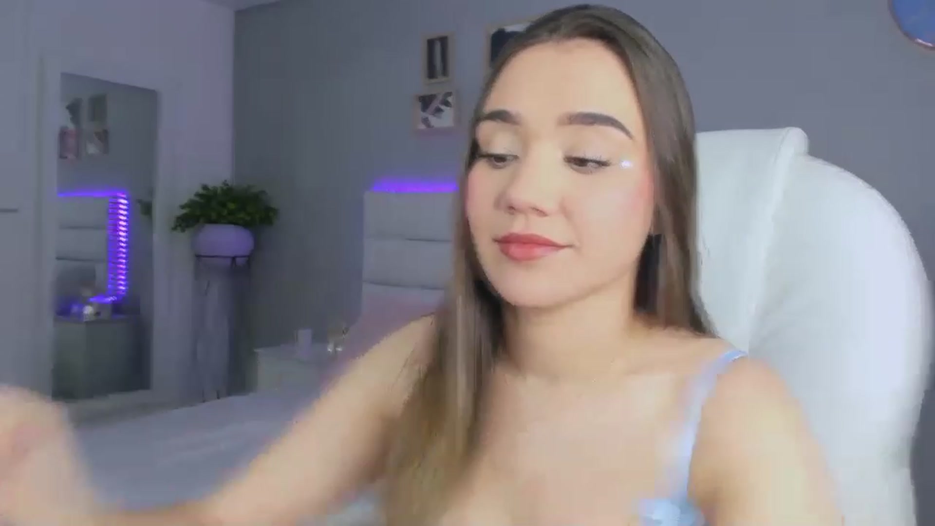 Gallery image thumbnail from Sabrinarey_'s myfreecams stream on, 11/23/2022, 22:33 image 6 of 20
