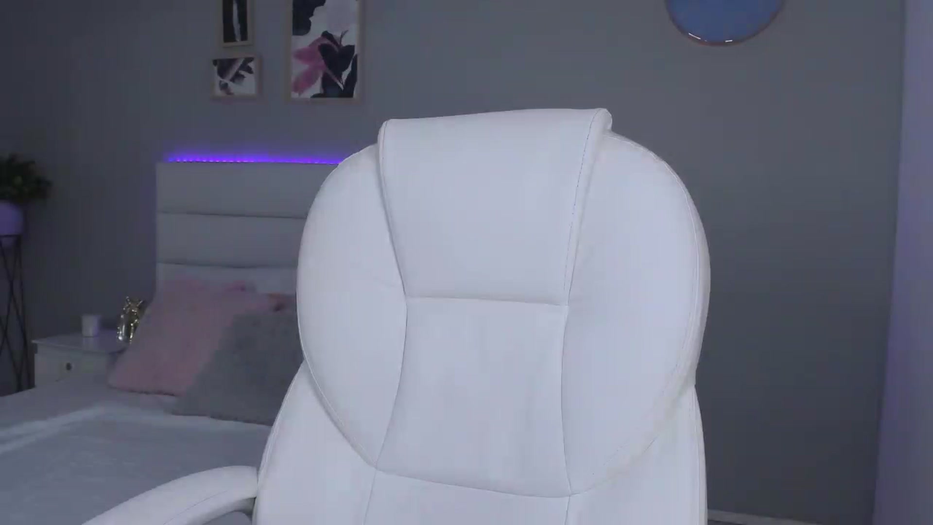 Gallery image thumbnail from Sabrinarey_'s myfreecams stream on, 11/23/2022, 22:33 image 1 of 20
