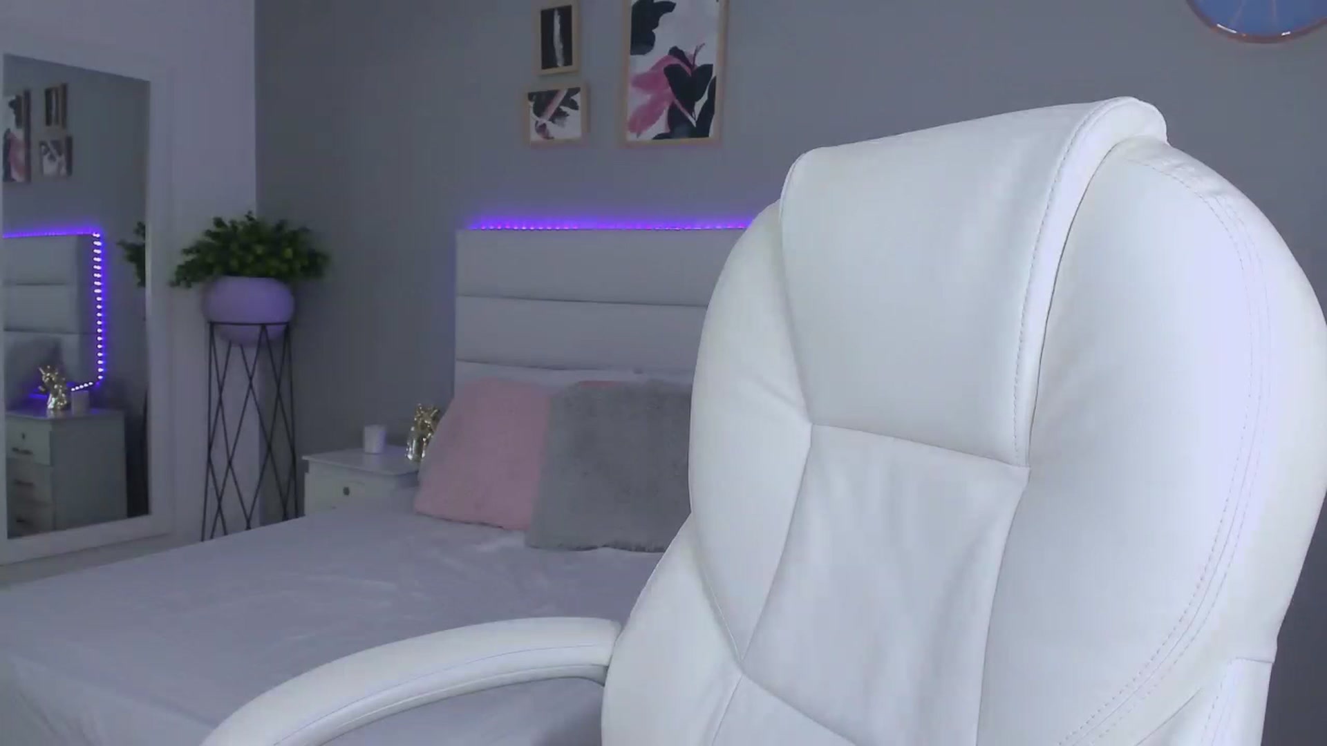 Gallery image thumbnail from Sabrinarey_'s myfreecams stream on, 11/24/2022, 24:01 image 12 of 20