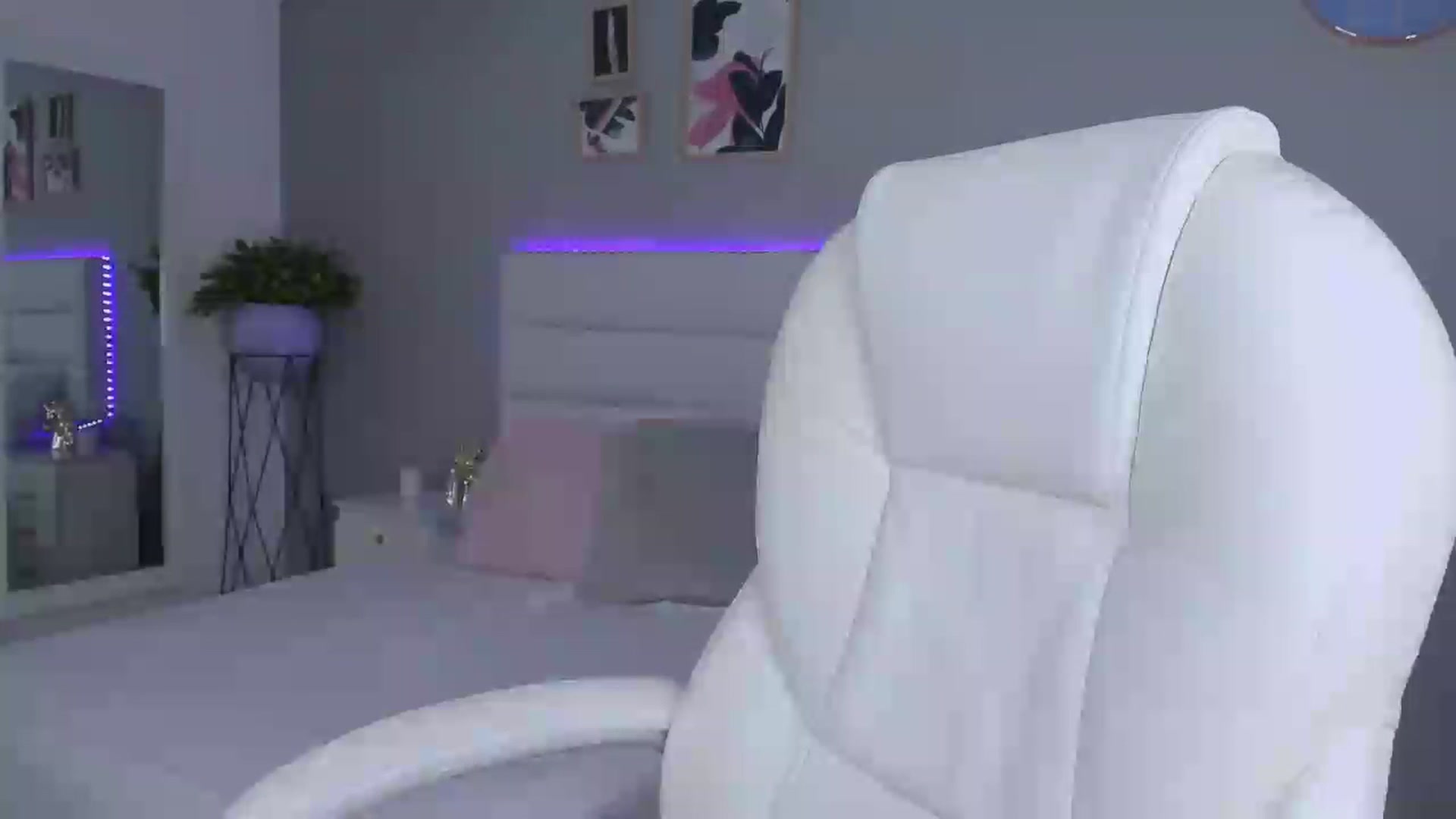 Gallery image thumbnail from Sabrinarey_'s myfreecams stream on, 11/24/2022, 24:01 image 13 of 20