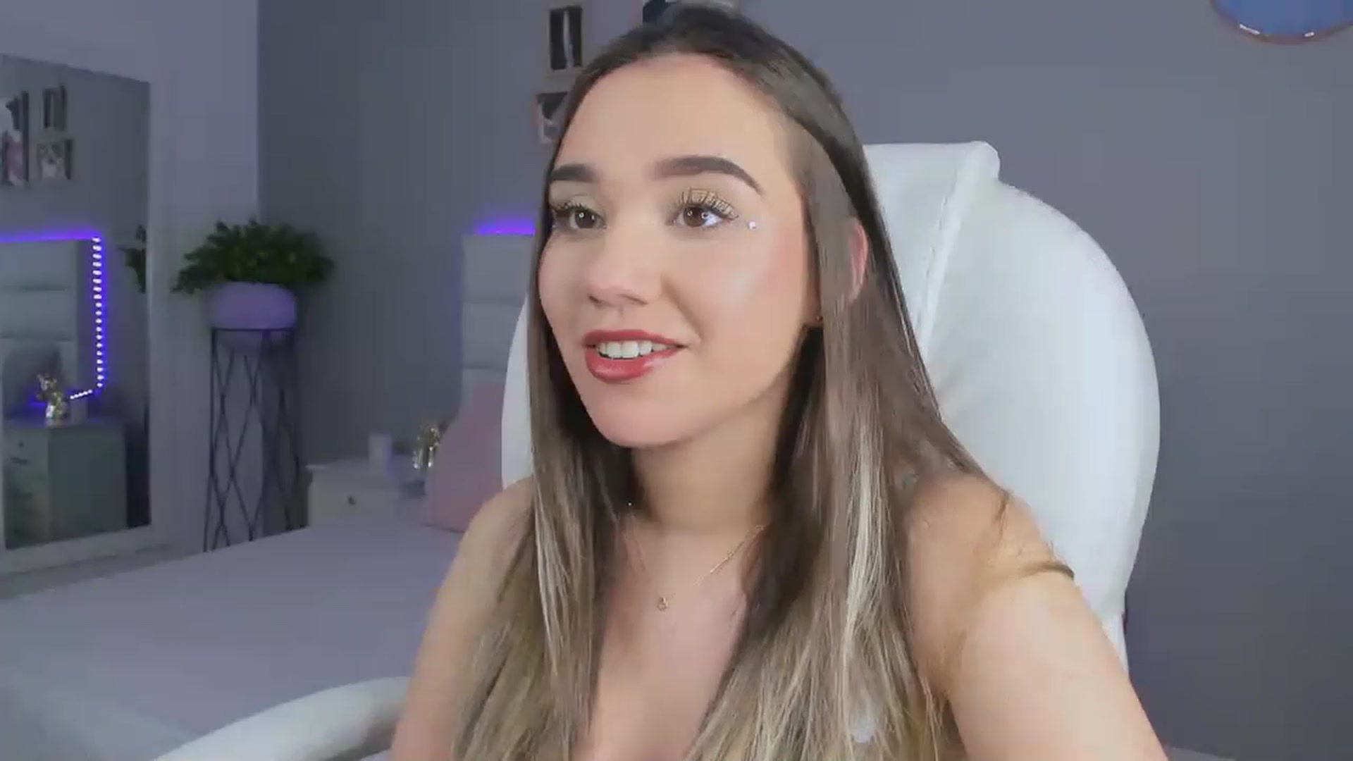 Gallery image thumbnail from Sabrinarey_'s myfreecams stream on, 11/24/2022, 24:01 image 7 of 20